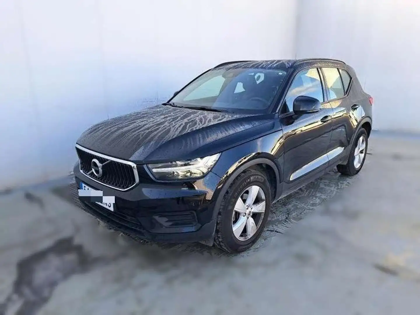Volvo XC40 T2 Momentum Core Negro - 1