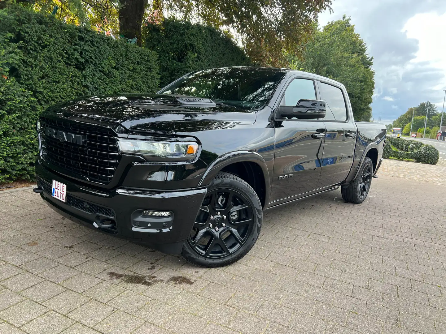 Dodge RAM Model 2025 Laramie Night premium €74.900 ,- exc crna - 2