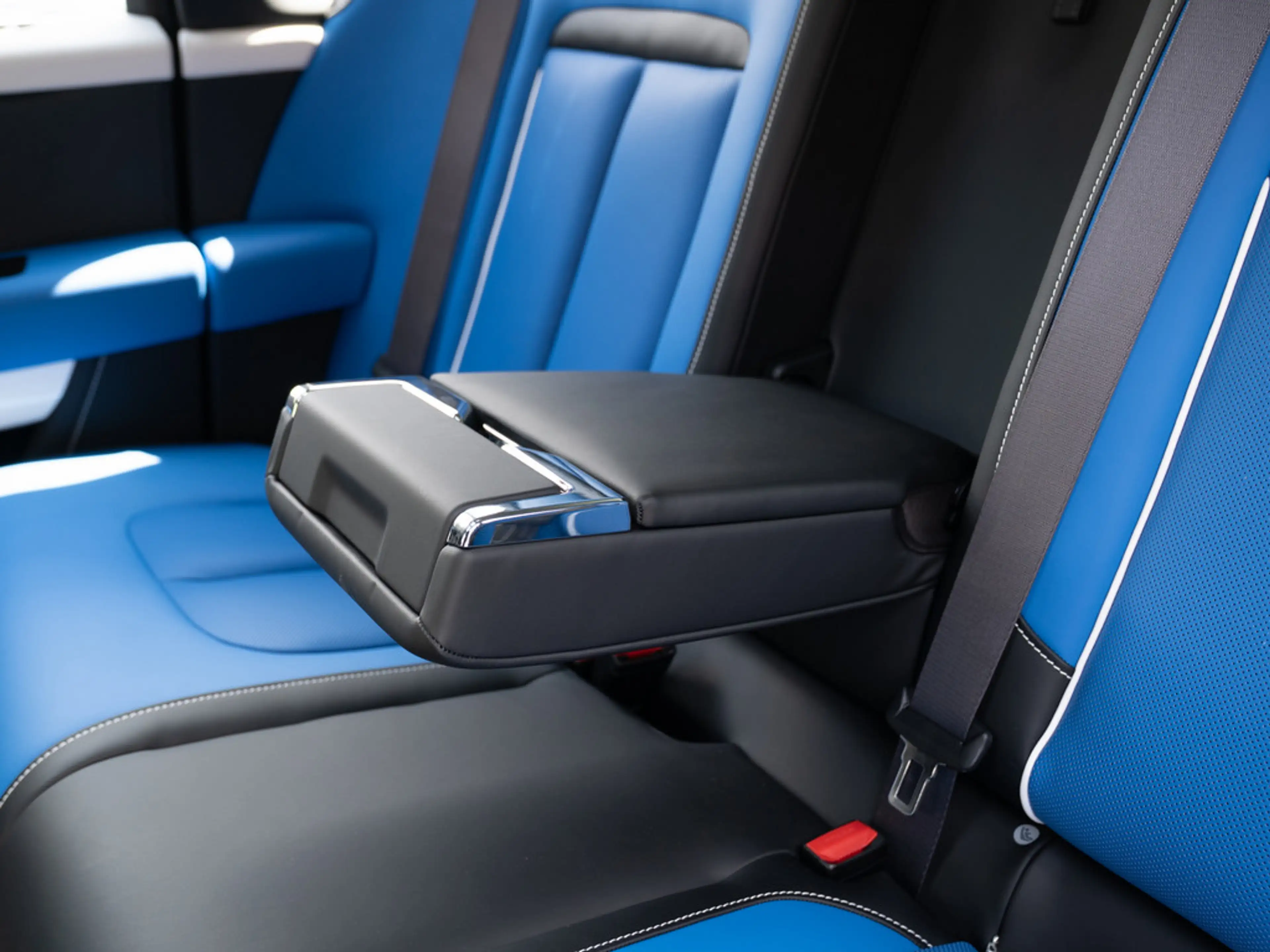 Rolls-Royce Cullinan Panoramadach — photo 13
