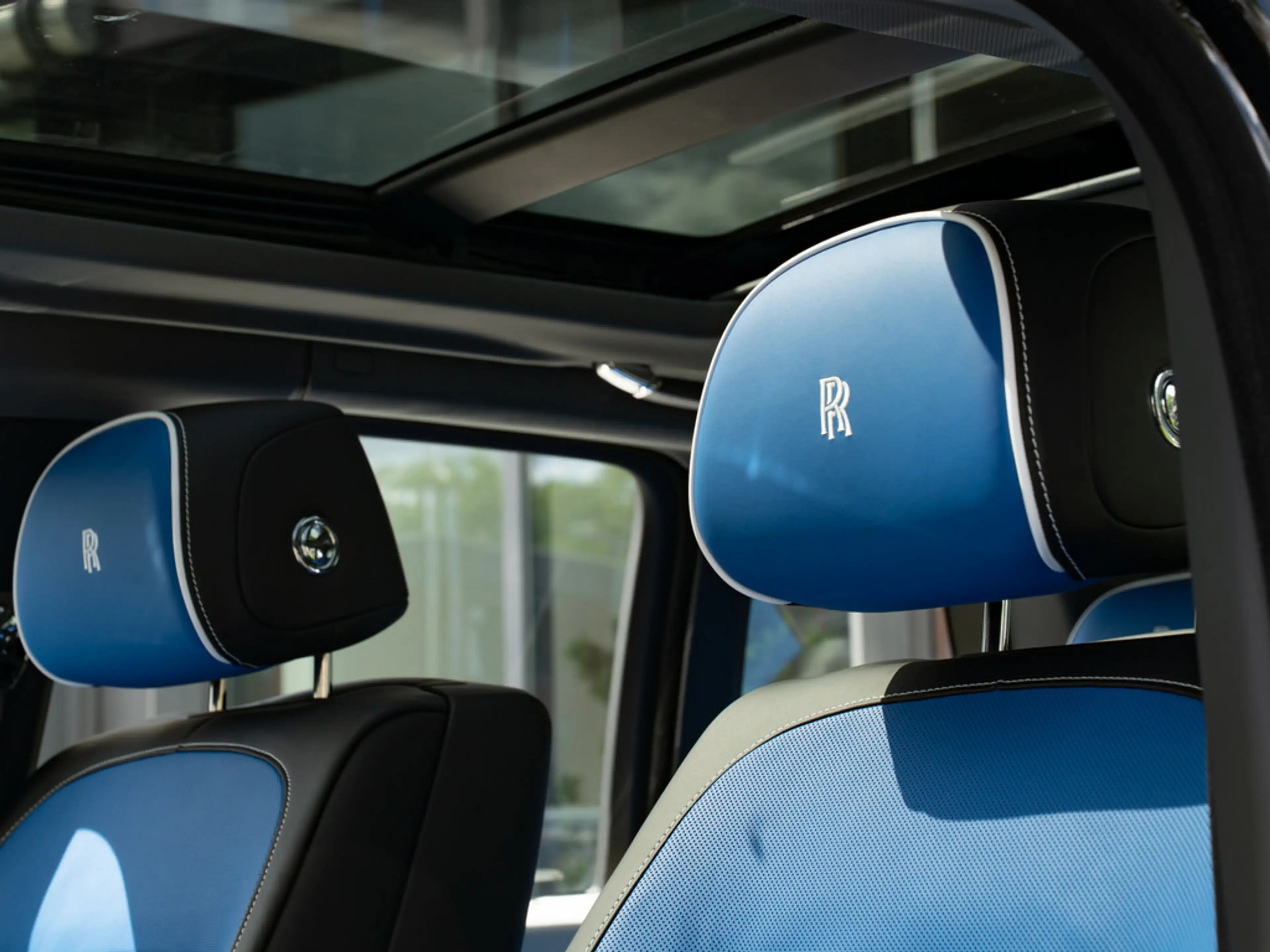 Rolls-Royce Cullinan Panoramadach — photo 11
