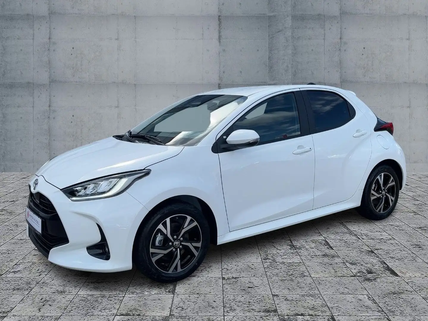 Toyota Yaris 1.5 Hybrid TEAMPLAYER LED+ACC+APP+SHZ+RFK Wit - 2