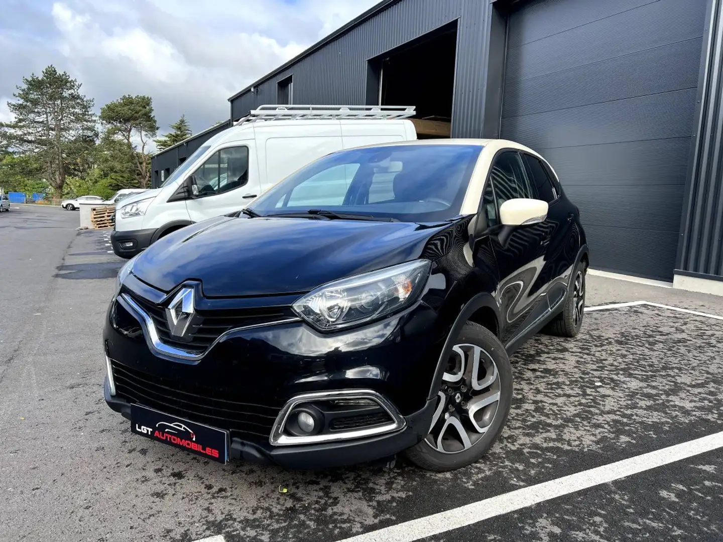 Renault Captur I (J87) 0.9 TCe 90ch energy Noir - 1