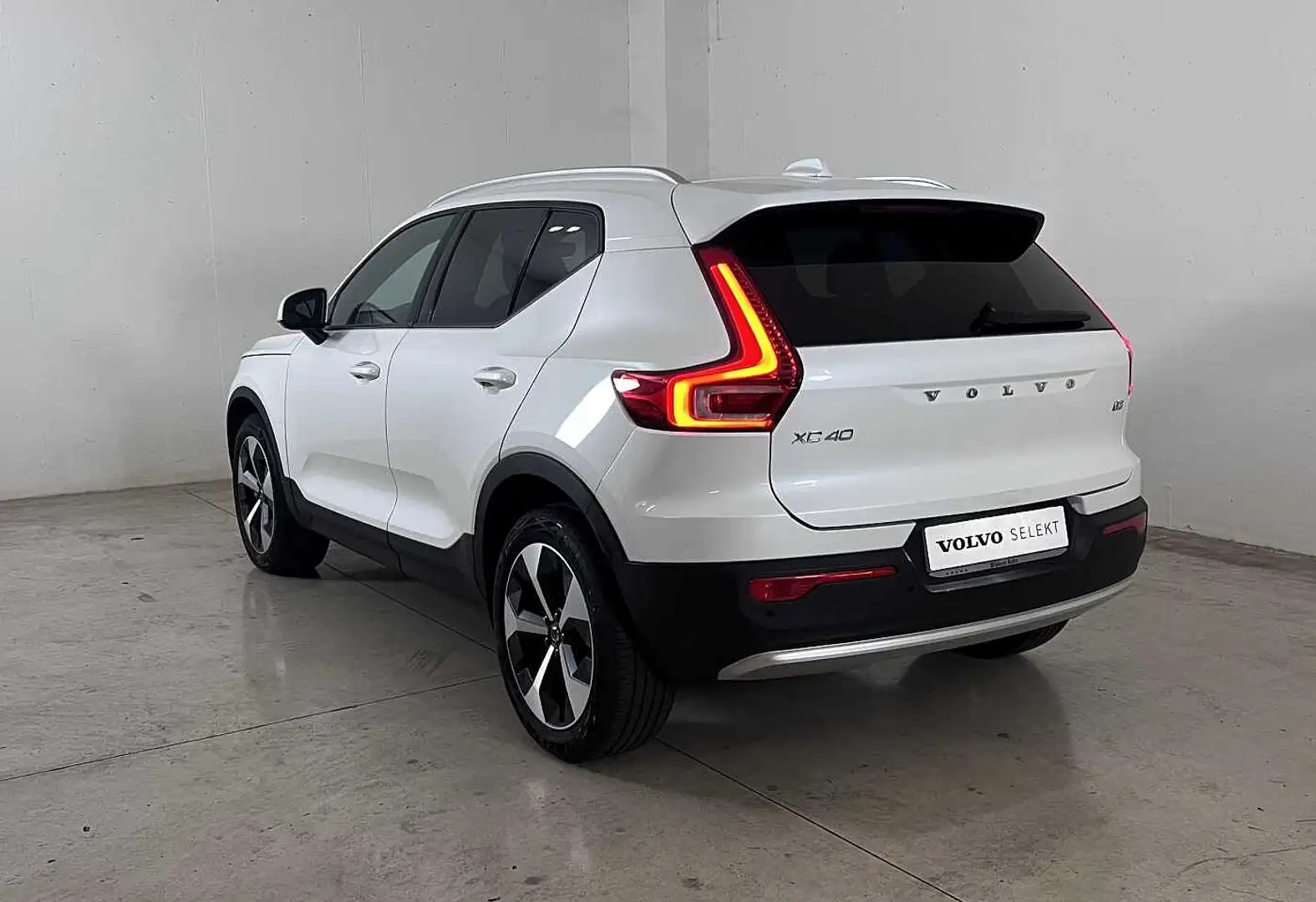 Volvo XC40 Core, B3 Mild hybrid, Benzina Blanc - 2