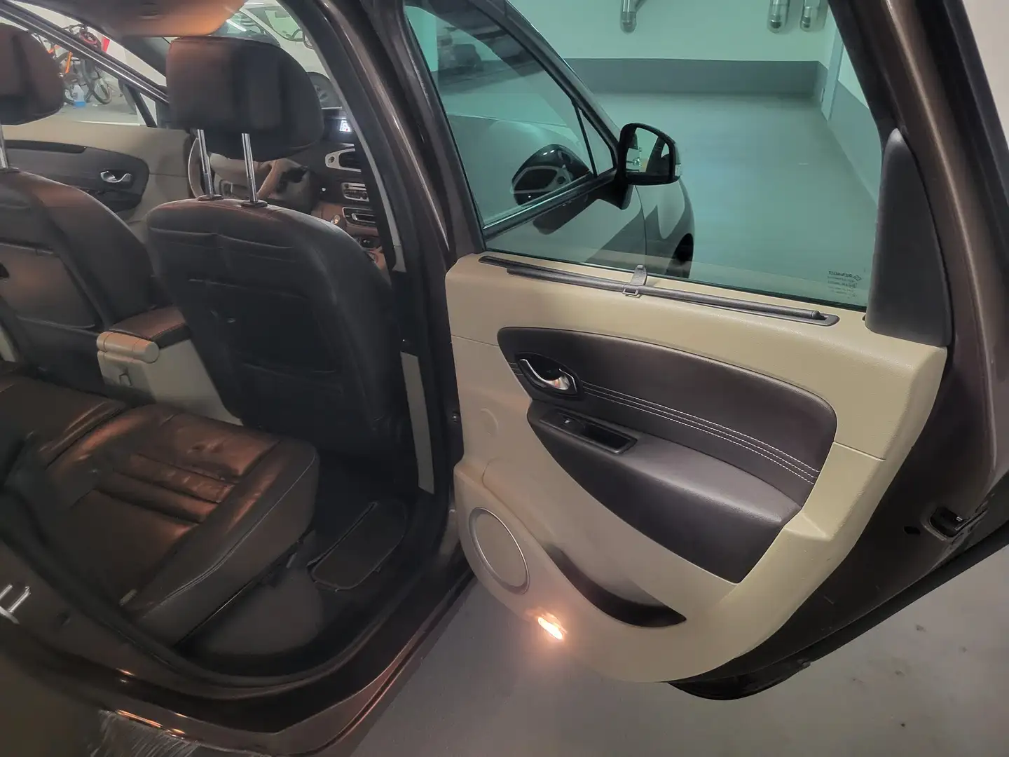Renault Grand Scenic Grand Scenic dCi 160 FAP Luxe Hnědá - 2