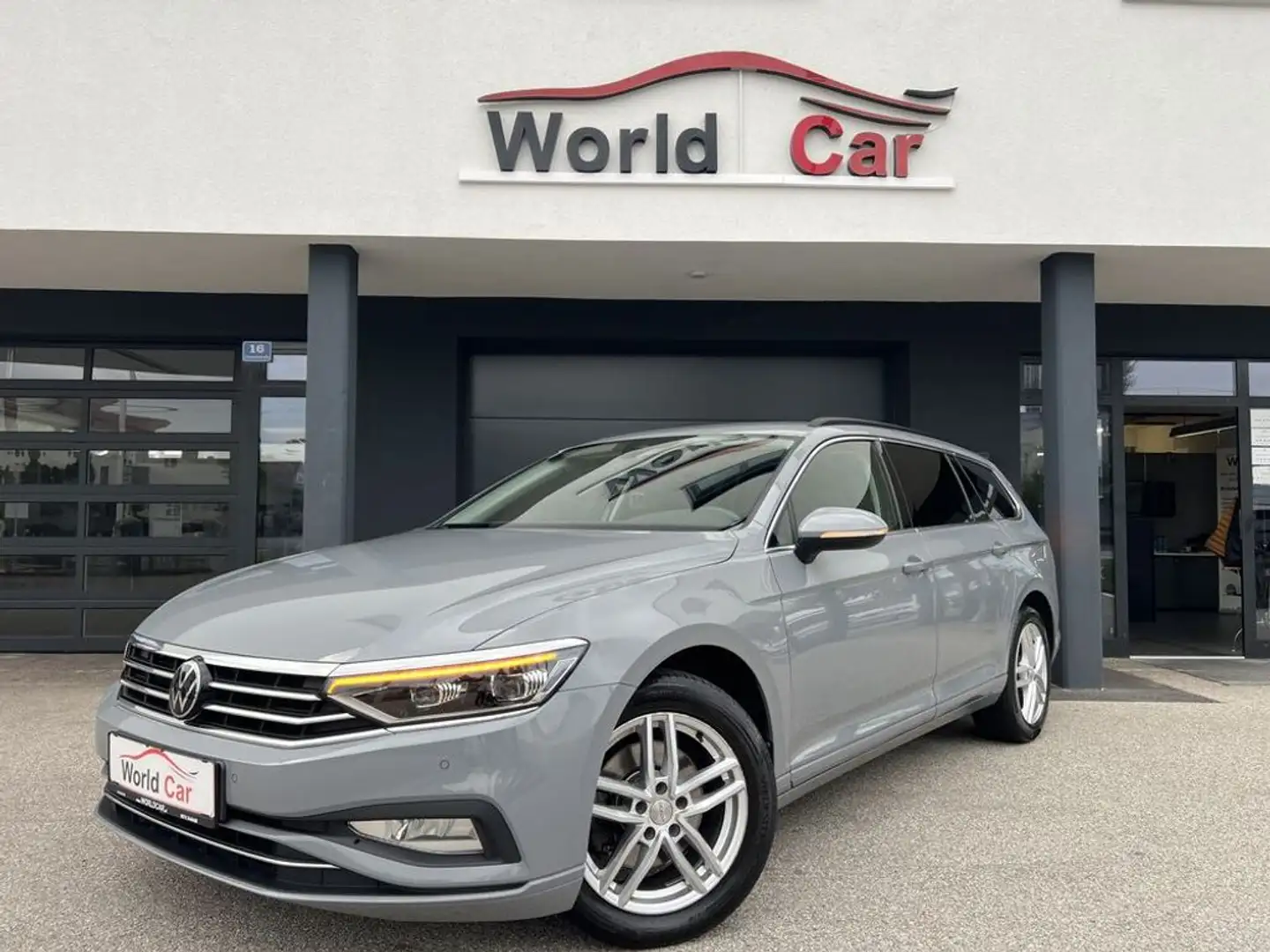 Volkswagen Passat Variant 2,0 SCR TDI DSG MATRIX-Navi-R.Kame Grau - 1