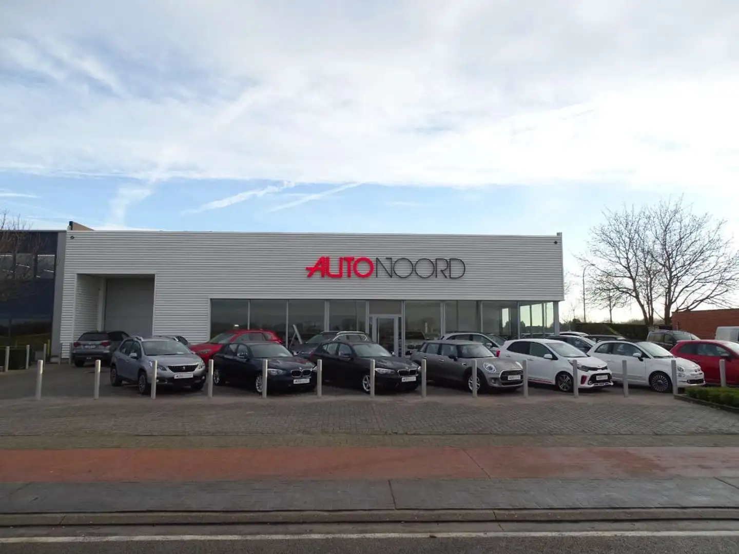 Peugeot 208 208 PureTech 100 EAT8 Allure Zwart - 2