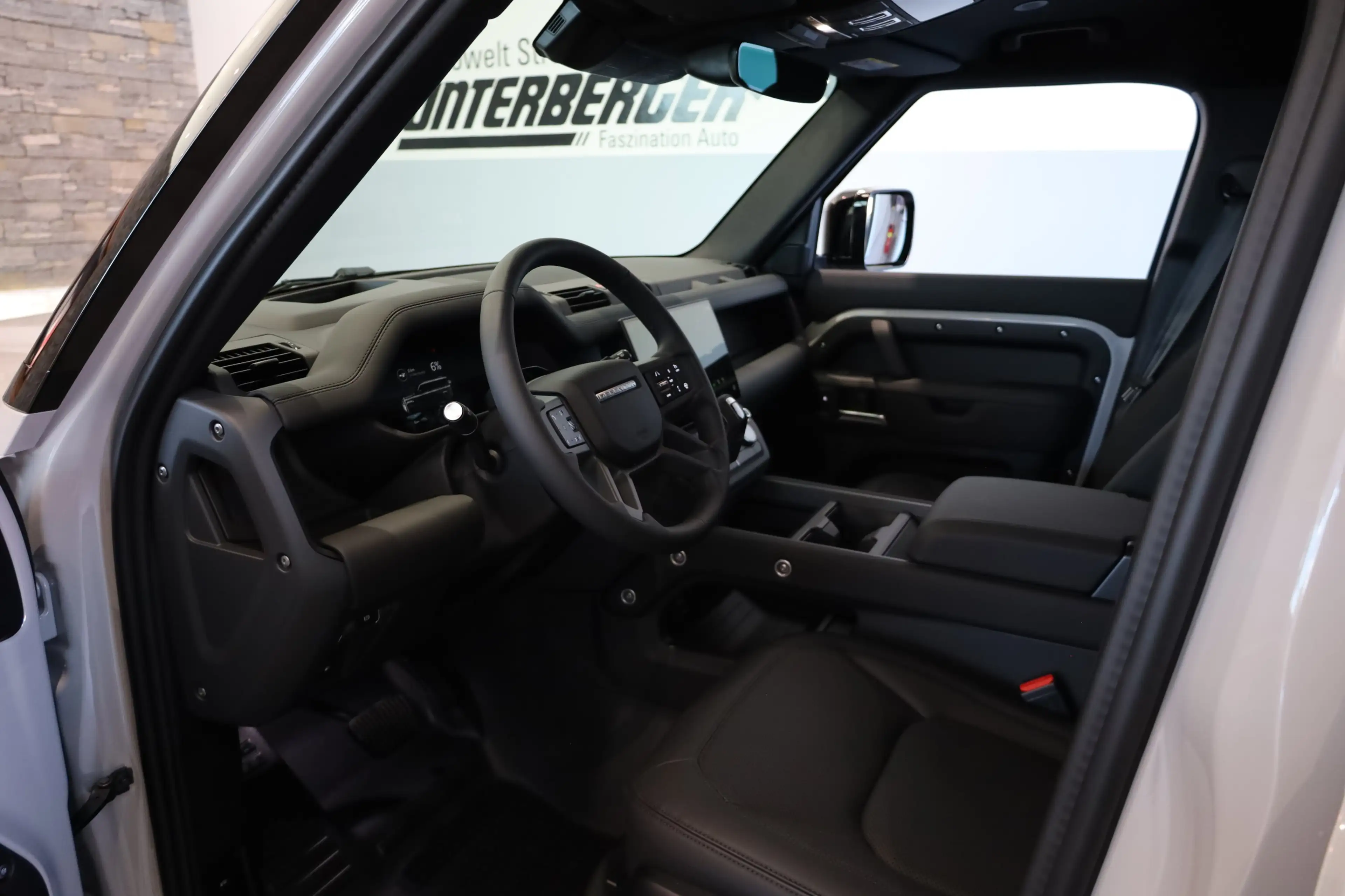 Land Rover Defender P300e X-Dynamic SE 2.0 PHEV — photo 5
