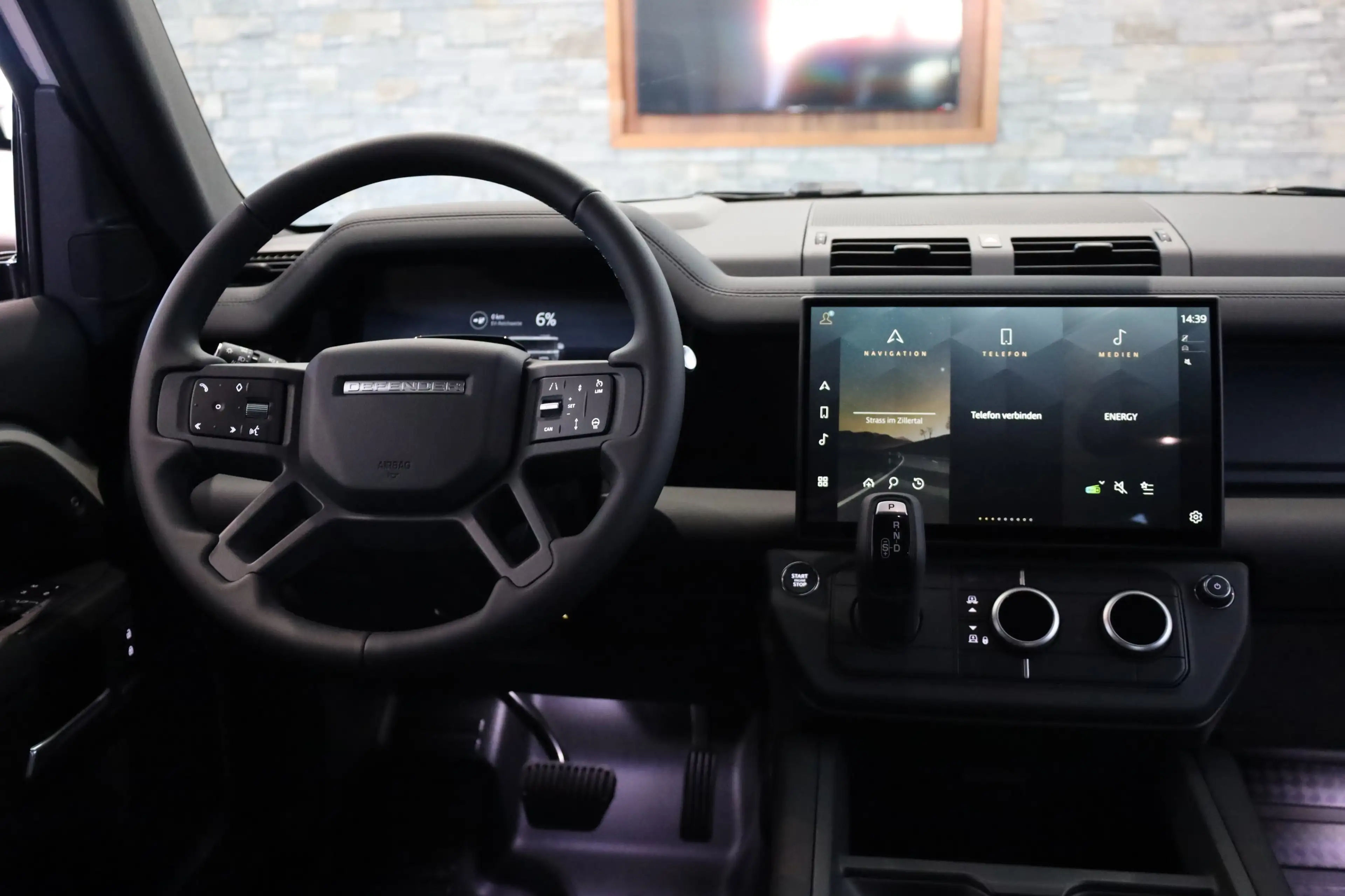 Land Rover Defender P300e X-Dynamic SE 2.0 PHEV — photo 8