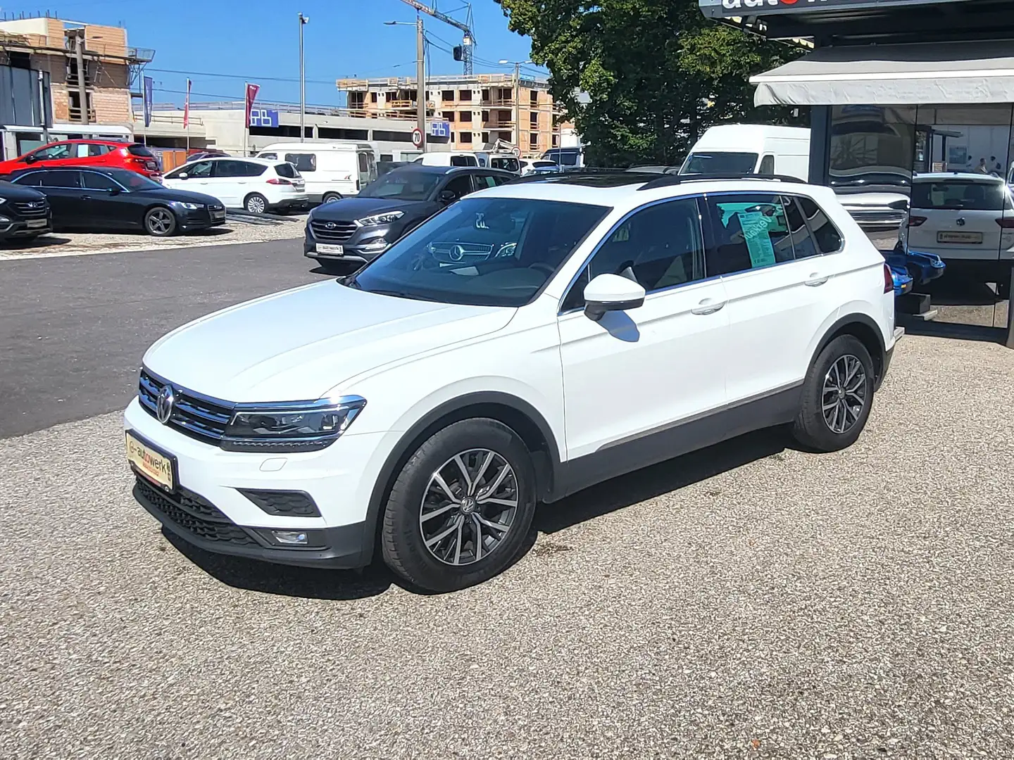 Volkswagen Tiguan Comf. Easy Open Pano/Navi/Fußgängererkennung Weiß - 1