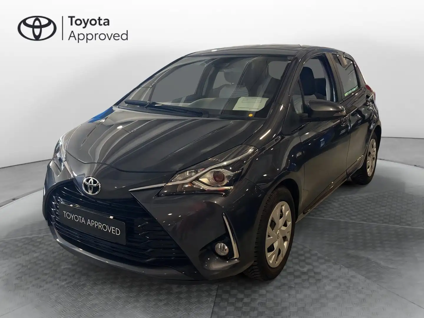 Toyota Yaris 1.0 5 porte Active Grijs - 1