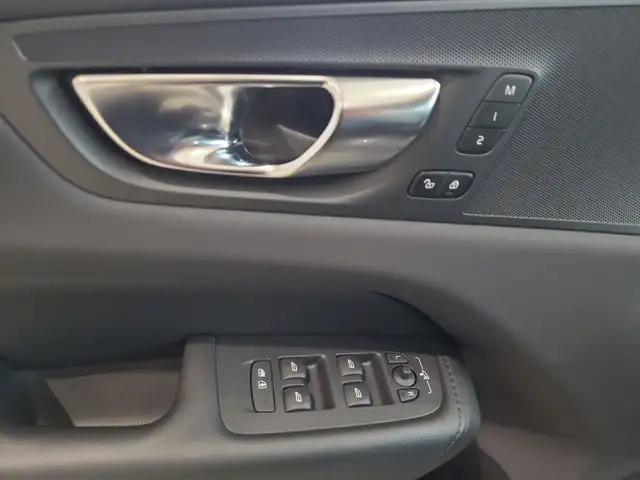 Volvo XC60 view 9