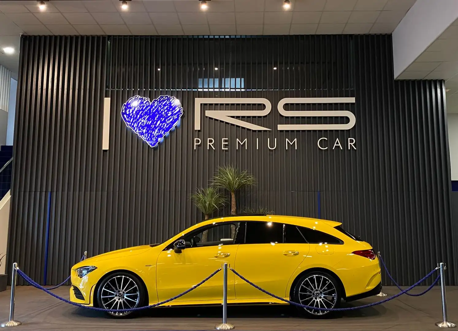 Mercedes-Benz CLA 200 Shooting Brake 7G-DCT Amarillo - 1