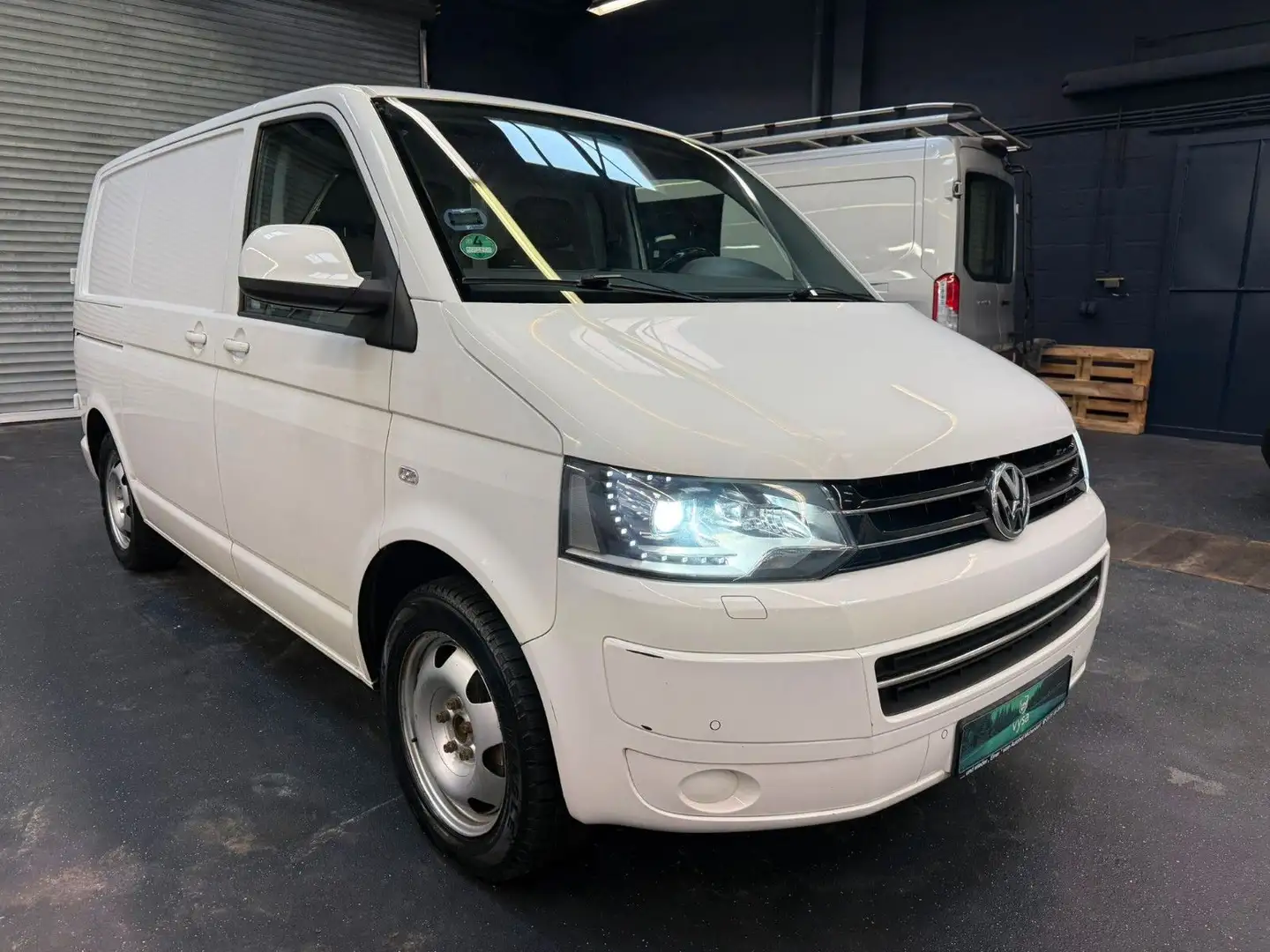Volkswagen T5 Transporter T5 Kühlkastenwagen 0°C Klima DSG STHZ AHK XENON Weiß - 1
