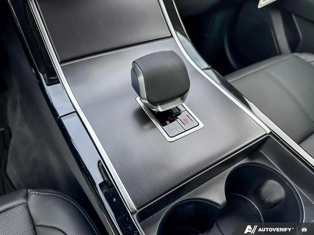 Land Rover Range Rover Velar снимка Land Rover Range Rover Velar