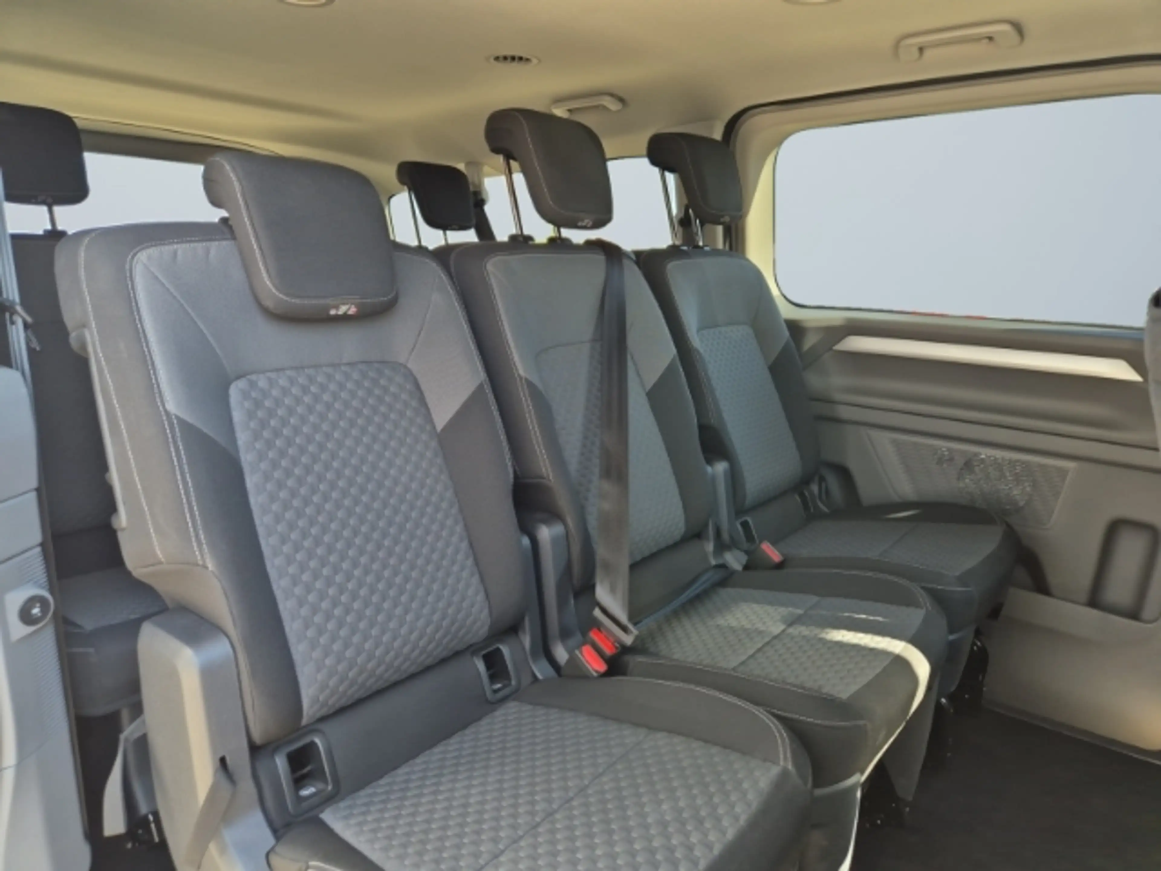 Volkswagen T7 Caravelle 2.0 TDI LR Life +LED +3 Zonen Klima — photo 12