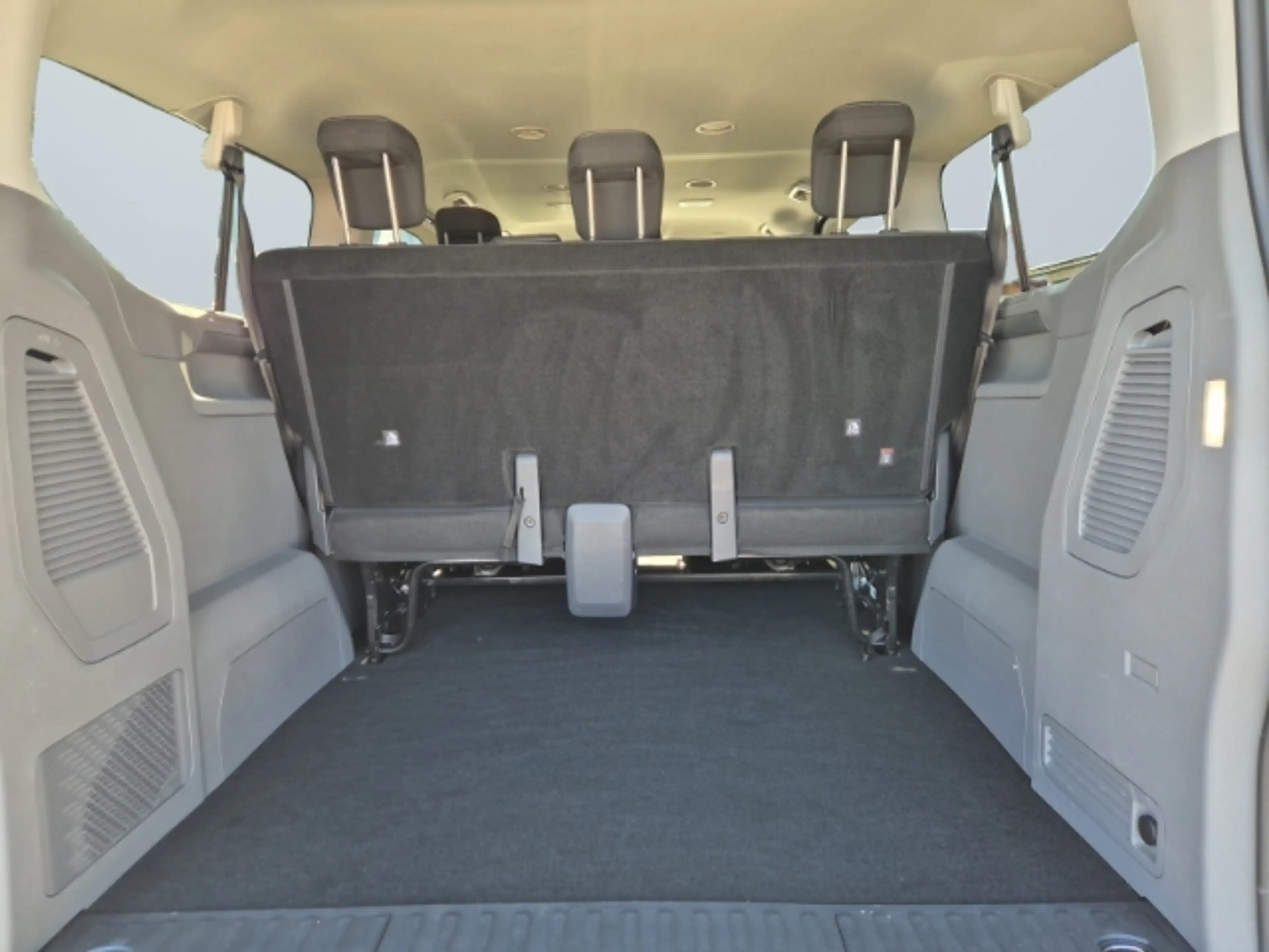 Volkswagen T7 Caravelle 2.0 TDI LR Life +LED +3 Zonen Klima — photo 13