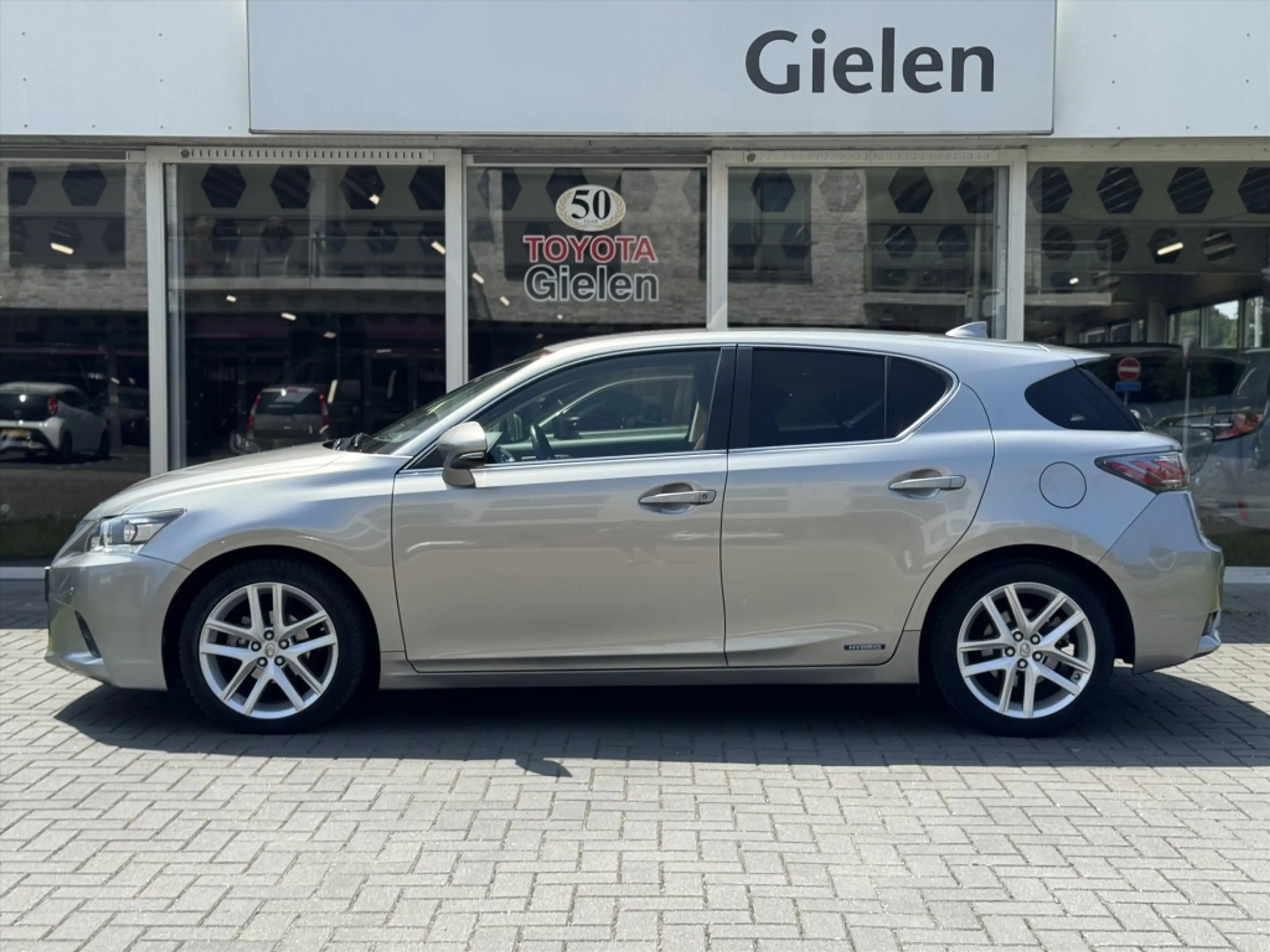 Lexus CT 200h Executive | Leer, Trekhaak, 17 inch, Navigatie, Pa — photo 3