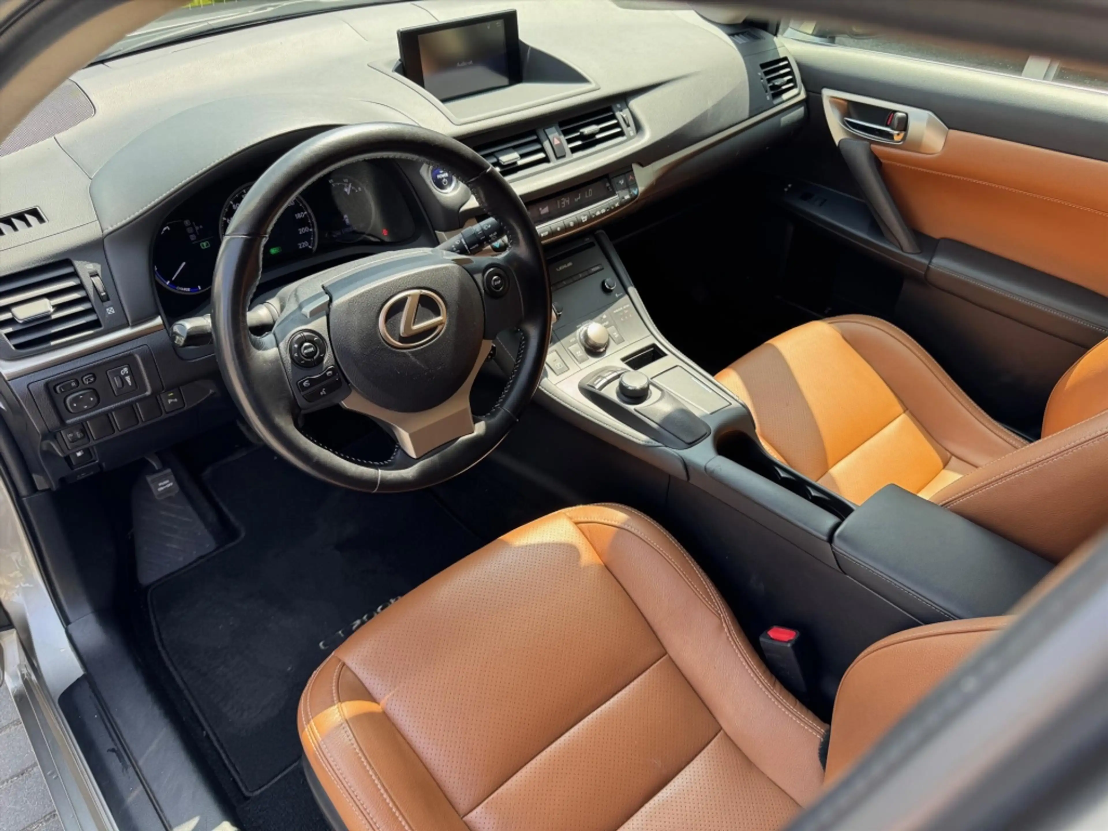Lexus CT 200h Executive | Leer, Trekhaak, 17 inch, Navigatie, Pa — photo 12