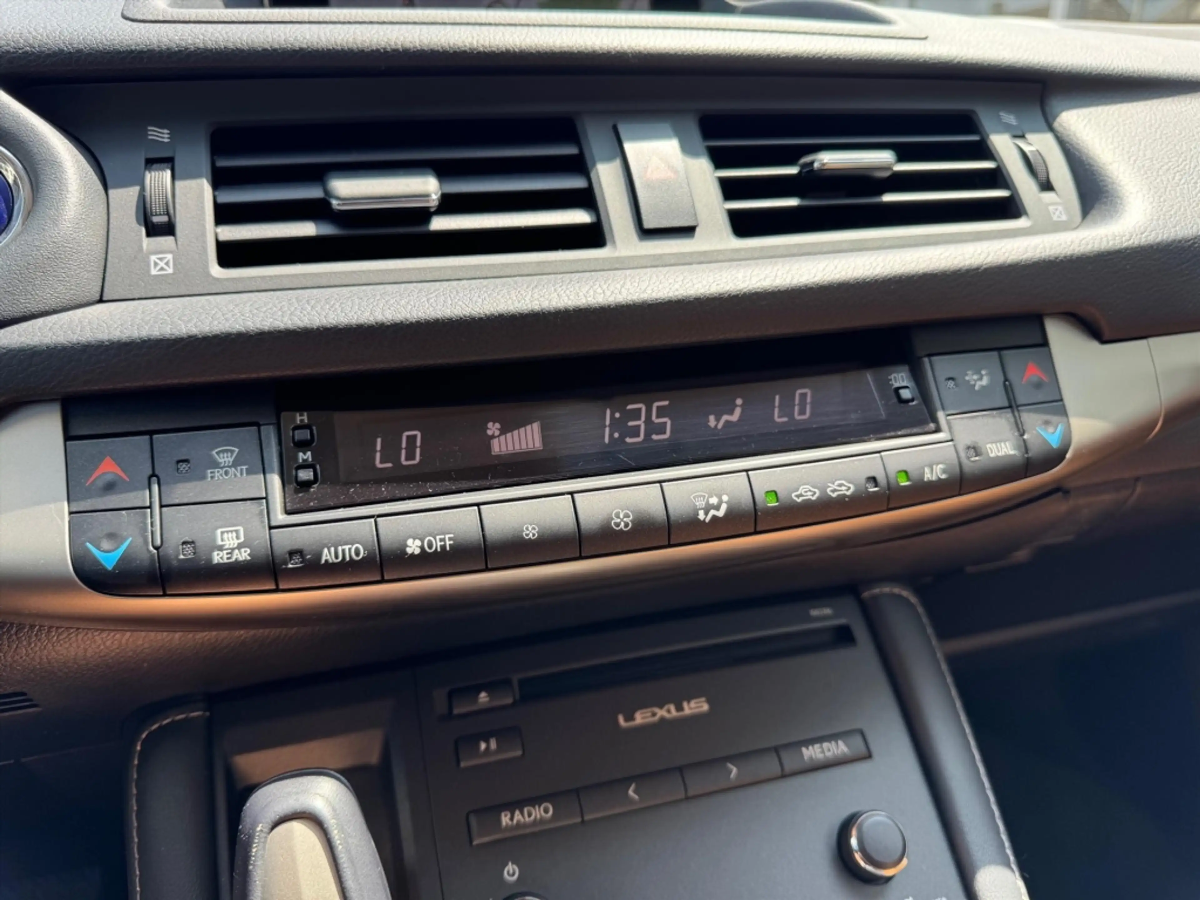Lexus CT 200h Executive | Leer, Trekhaak, 17 inch, Navigatie, Pa — photo 23