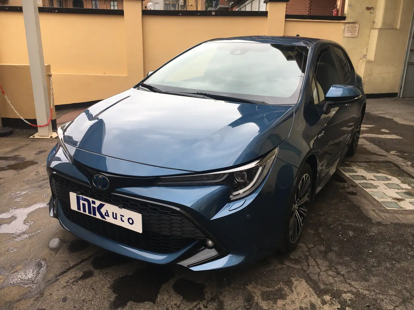 Toyota Corolla 1.8 Hibrid Active berlina 122cv 5p Azul - 1