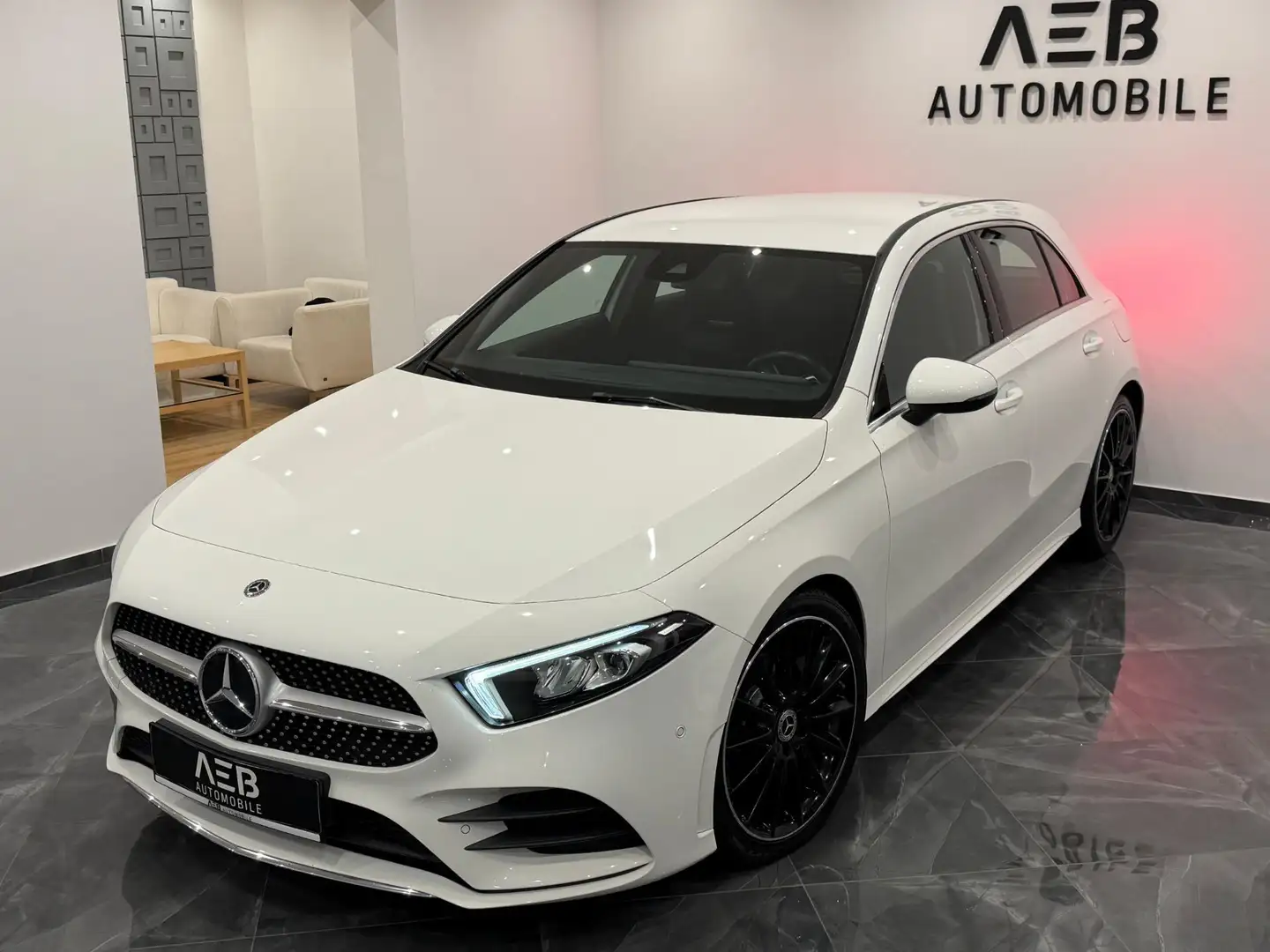 Mercedes-Benz A 180 d AMG Line**SHA**SHZ**PARK-PAKET**RFK**UVM** Weiß - 2