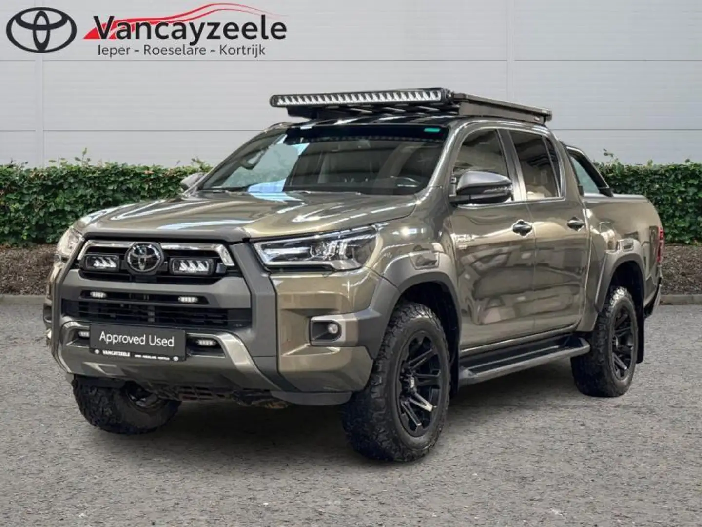Toyota Hilux Invincible 49504 + BTW Brąz - 1
