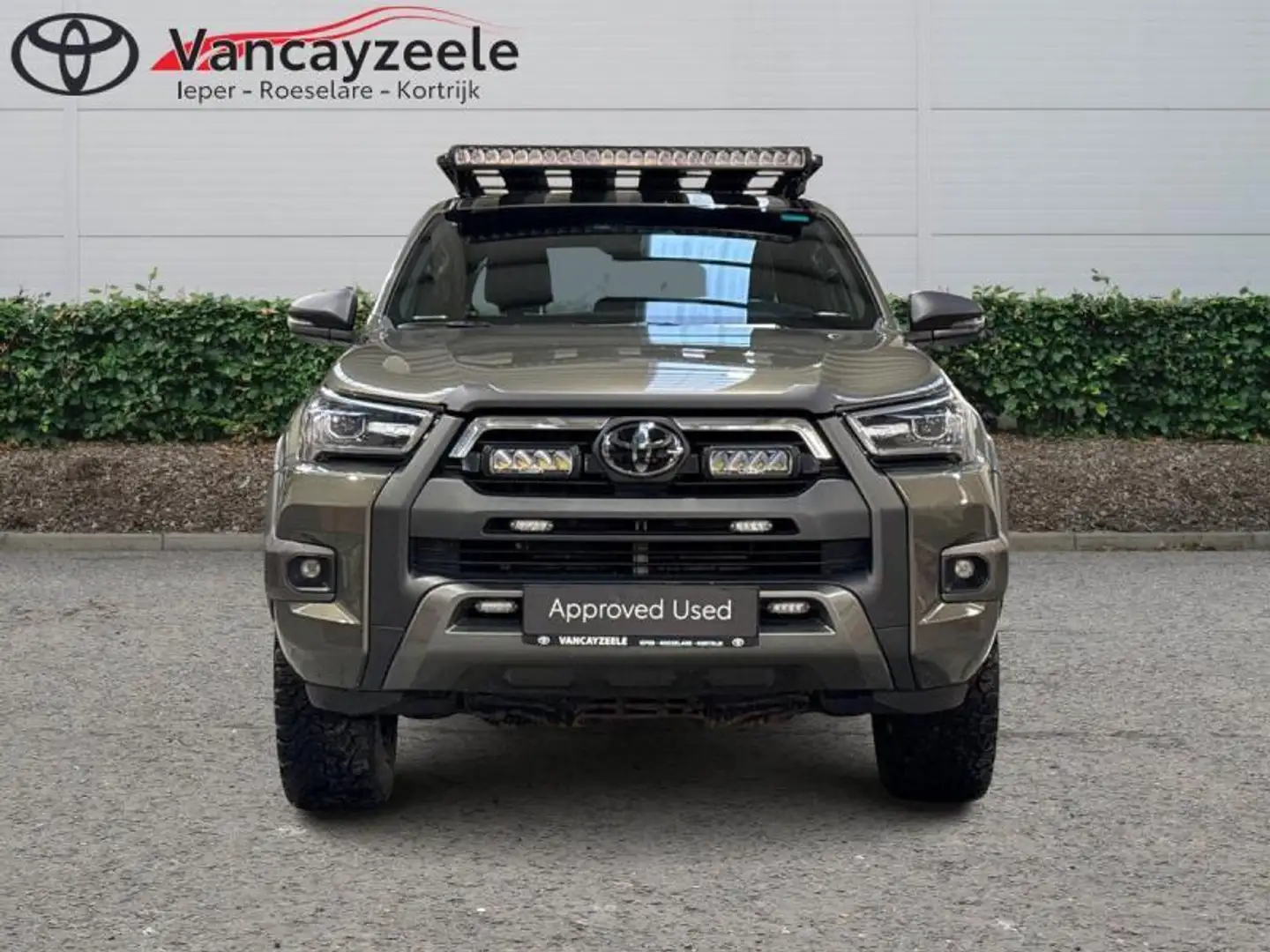 Toyota Hilux Invincible 49504 + BTW Brąz - 2