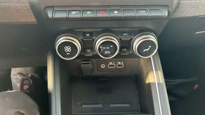Renault Clio 2025, foto 18