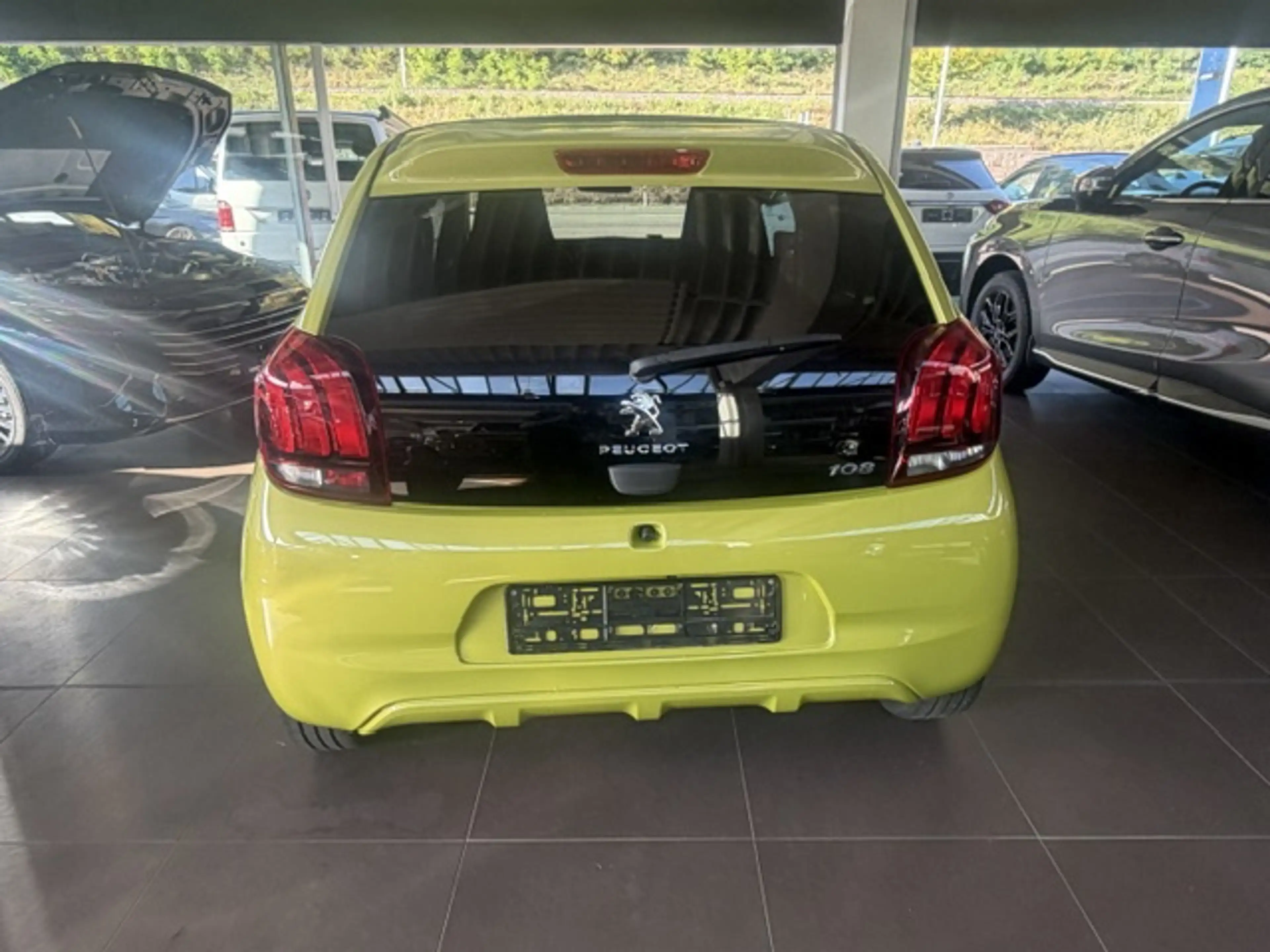 Peugeot 108 Allure — photo 6