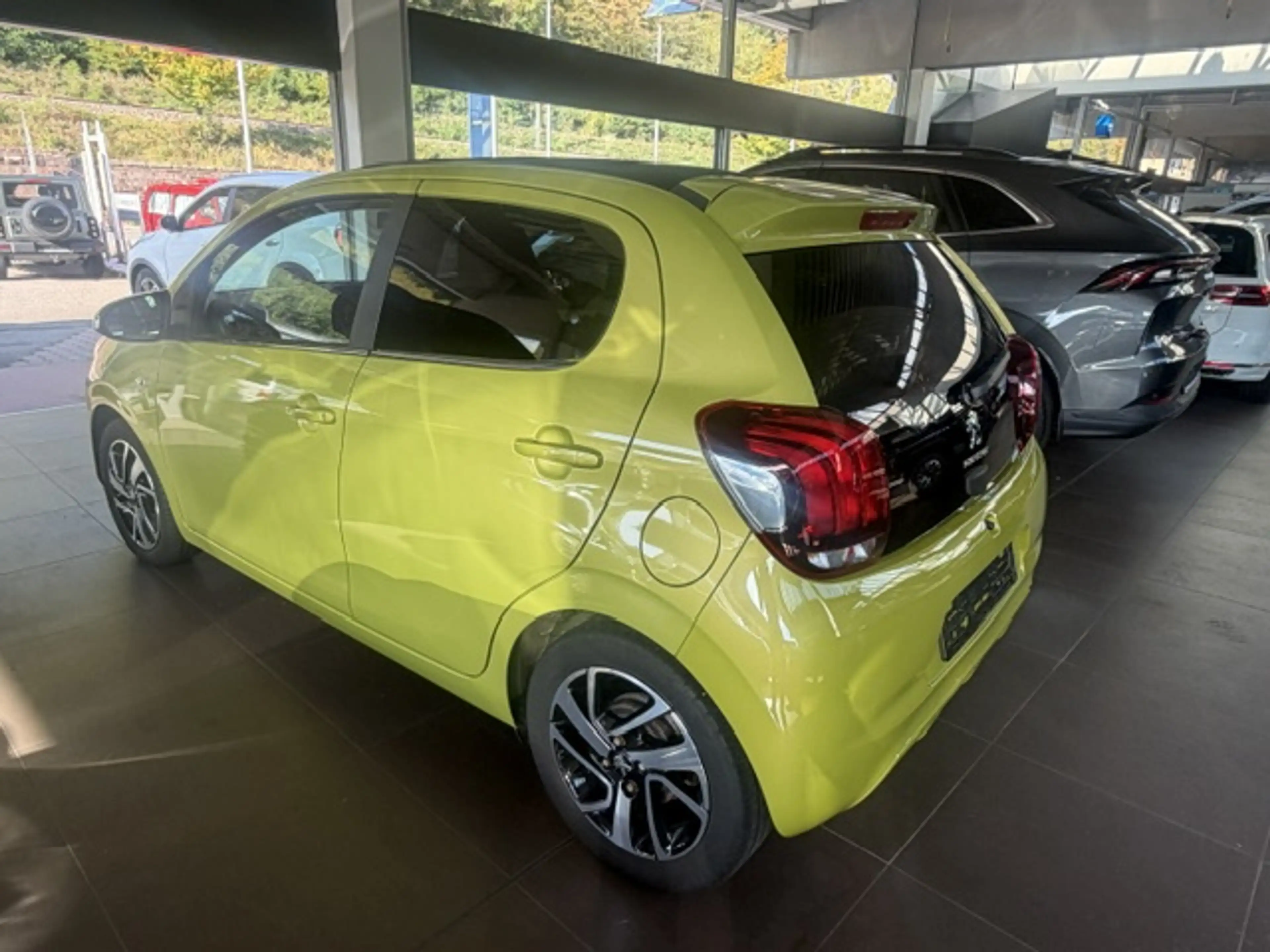 Peugeot 108 Allure — photo 7