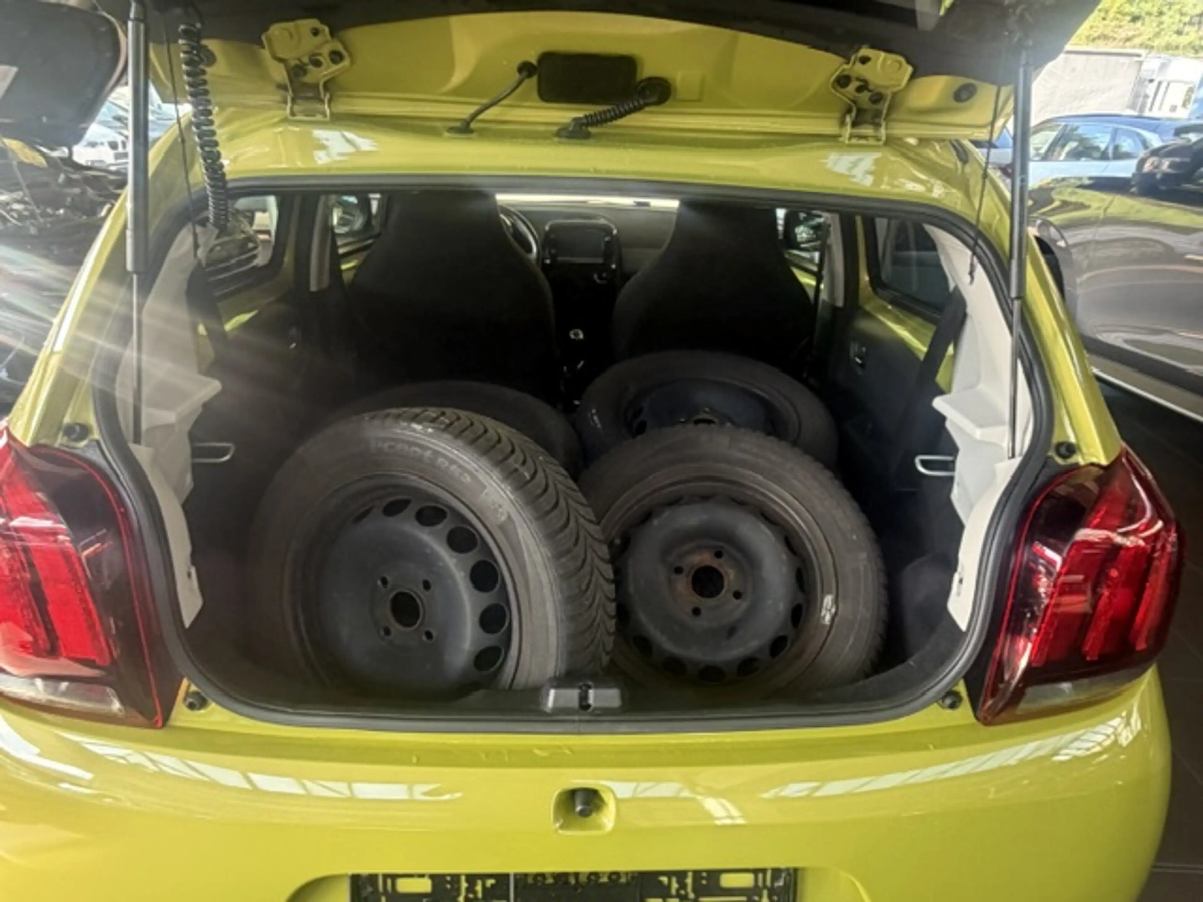 Peugeot 108 Allure — photo 8