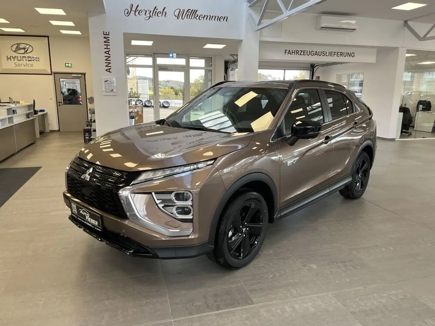 Mitsubishi Eclipse Cross Eclipse Cross 2,4 PHEV 4WD 45 Jahre Edition CVT Au Braun - 2