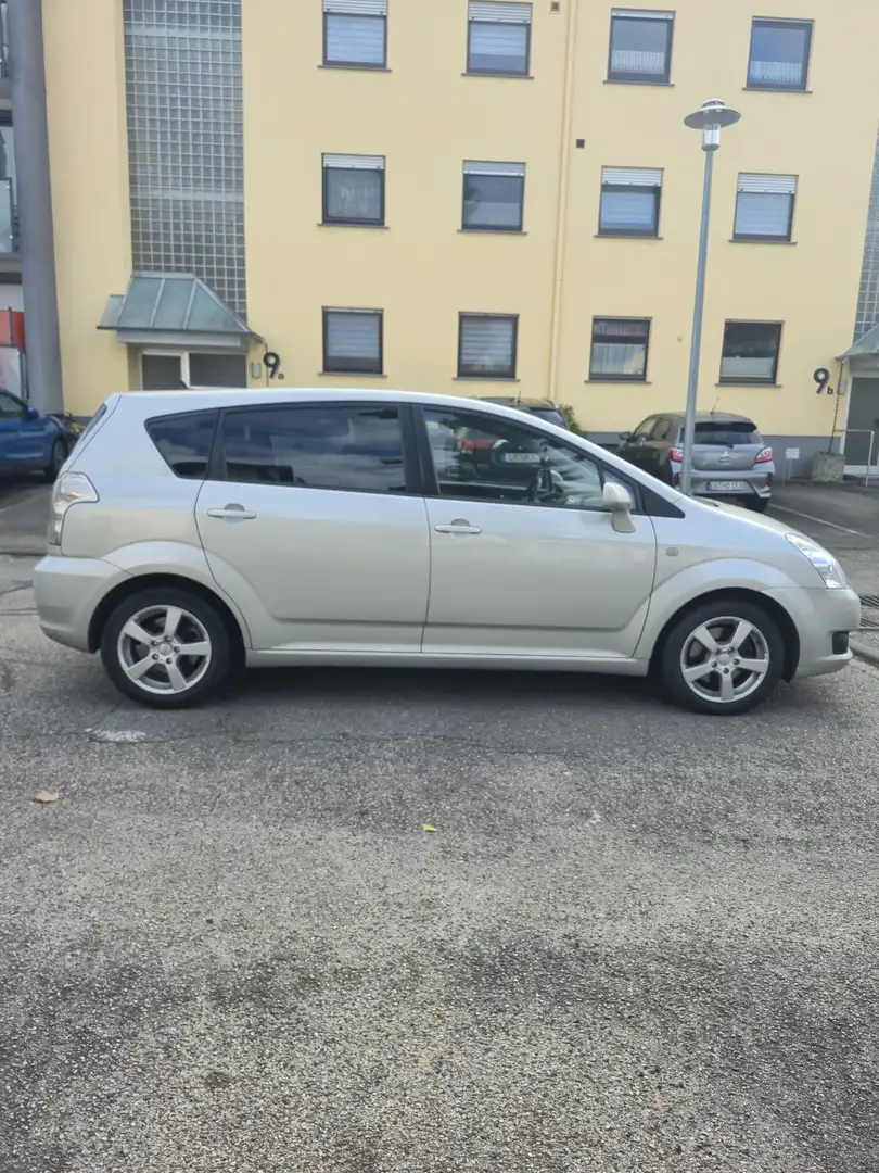 Toyota Corolla Verso 2.2 D-4D Sol - 2