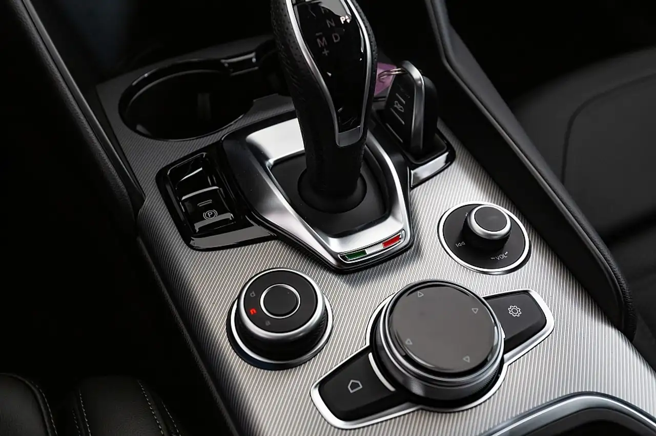 Alfa Romeo Giulia 2025 — фото 10