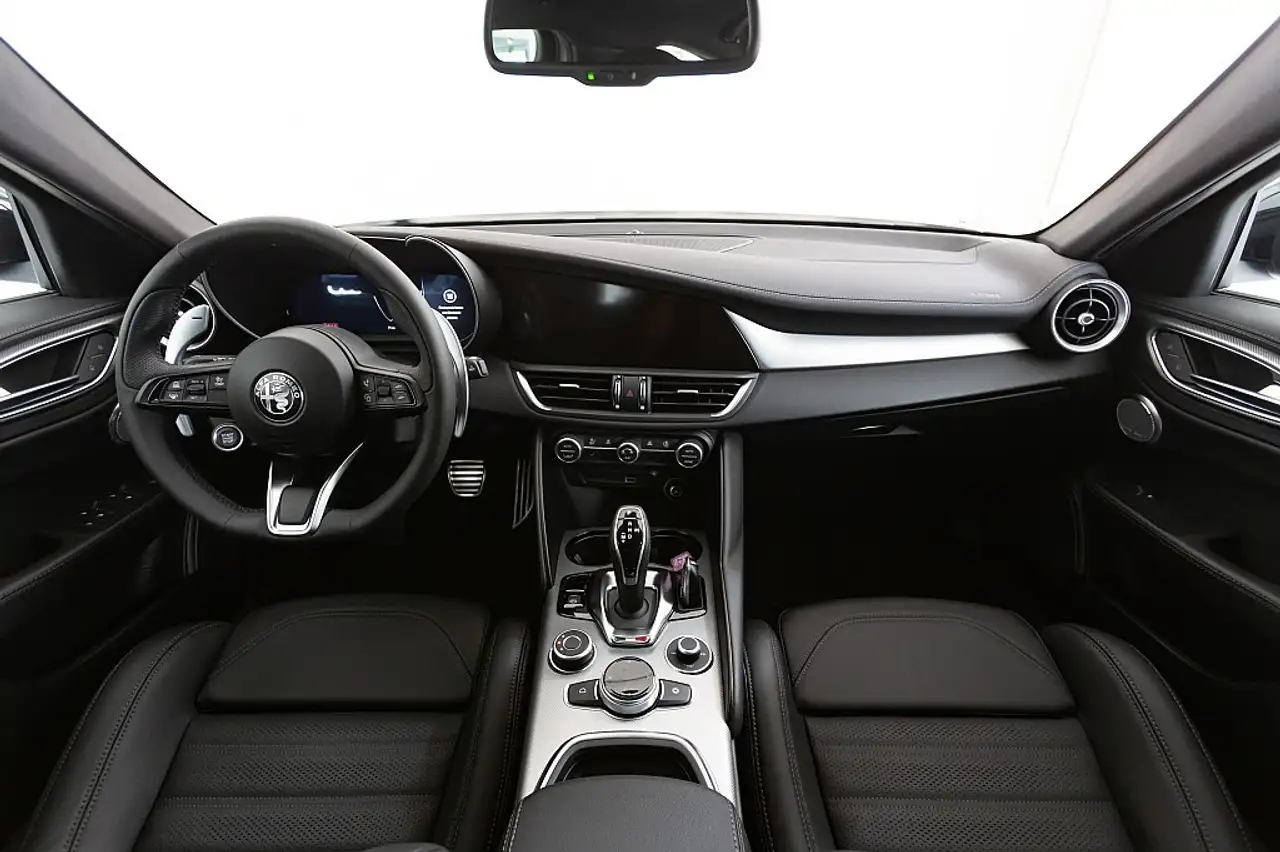 Alfa Romeo Giulia 2025 — фото 6