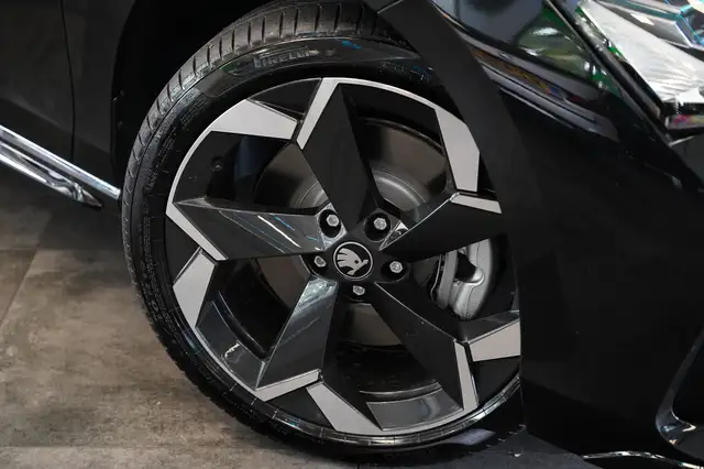 Skoda Superb view 3