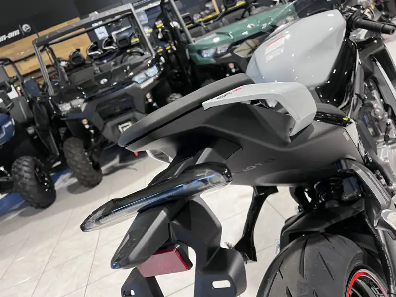 CFMOTO 675 SR-R - foto 5