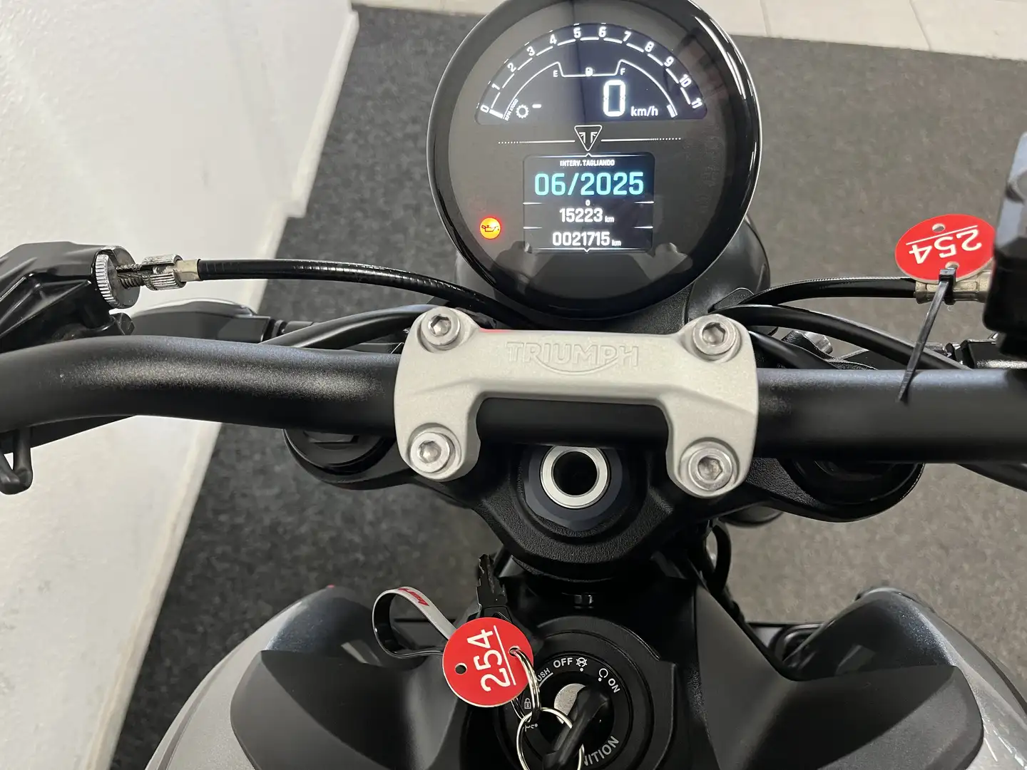 Triumph Trident 660 Zwart - 2