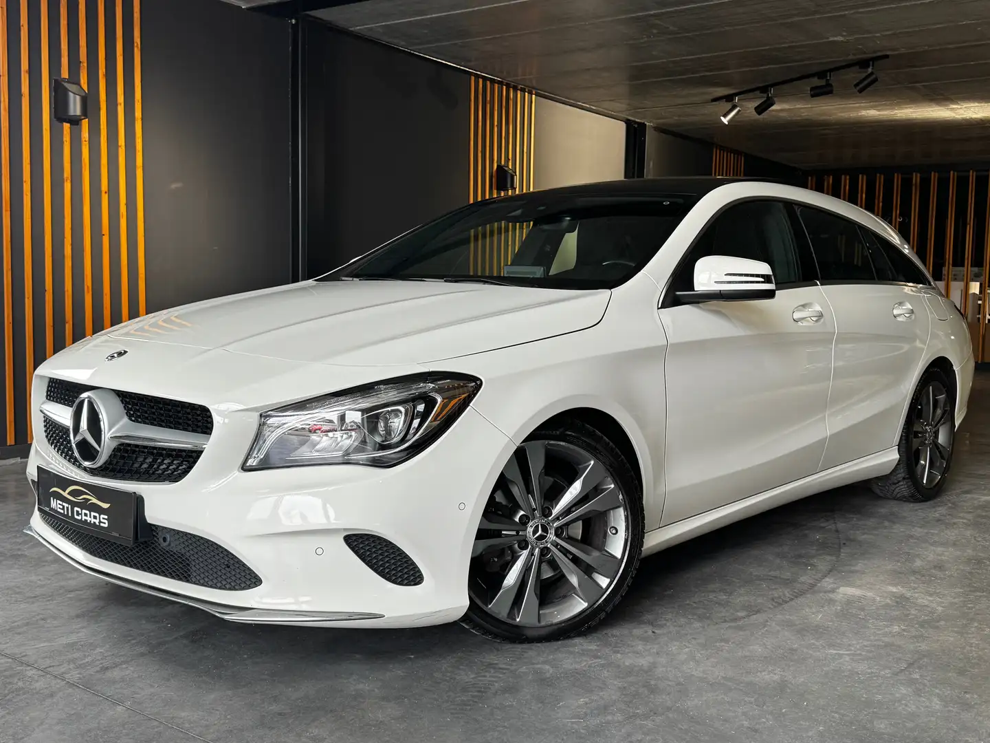 Mercedes-Benz CLA 200 d | Xenon | Panoramish Dak | Stoelverwarming | Bianco - 1