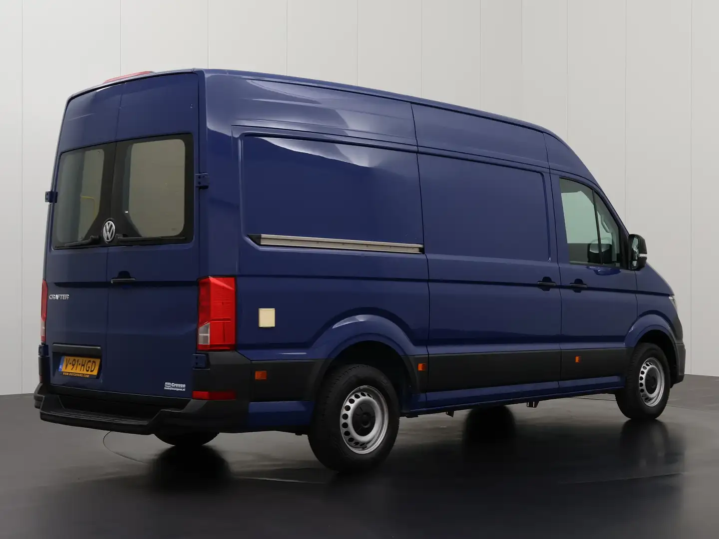 Volkswagen Crafter 2.0TDI 177PK DSG Automaat L3H3 | Navigatie | Stand Blauw - 2