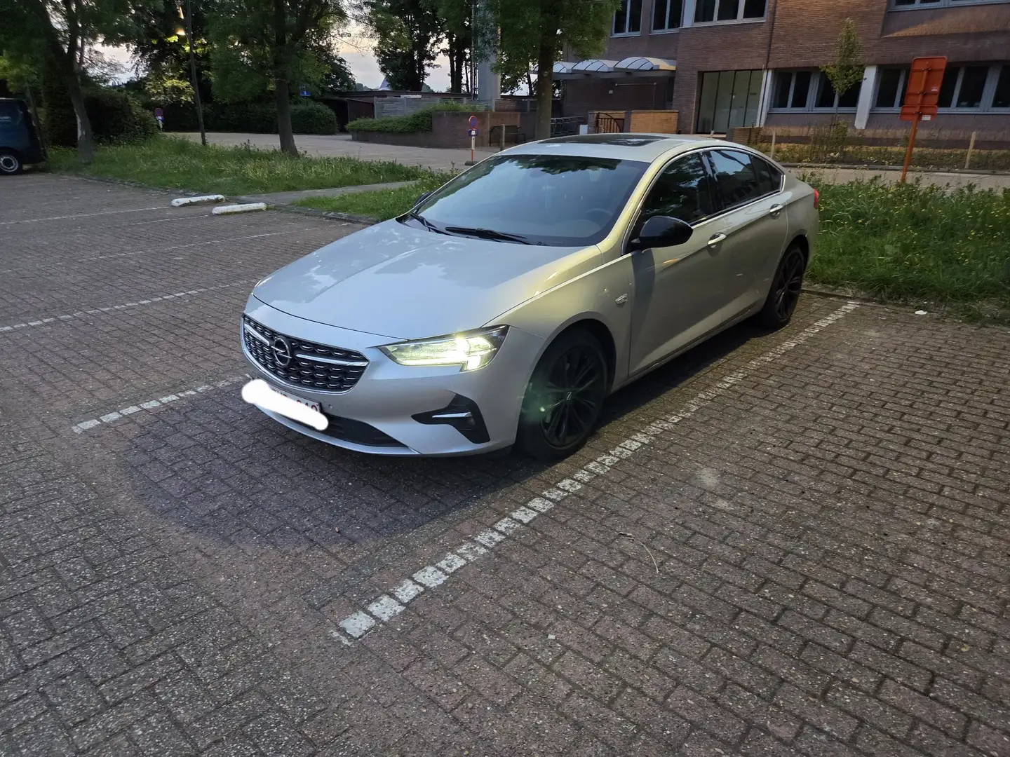 Opel Insignia 1.5 CDTi GRAND SPORT FULL OPTIONS Zilver - 1