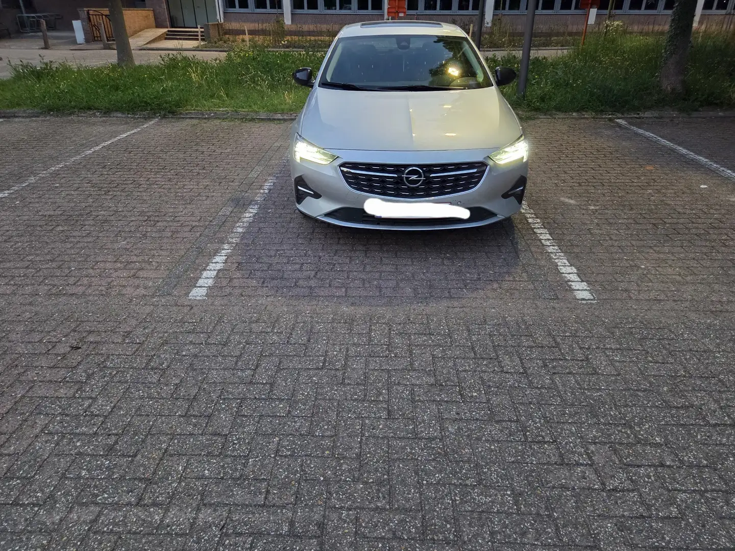 Opel Insignia 1.5 CDTi GRAND SPORT FULL OPTIONS Zilver - 2