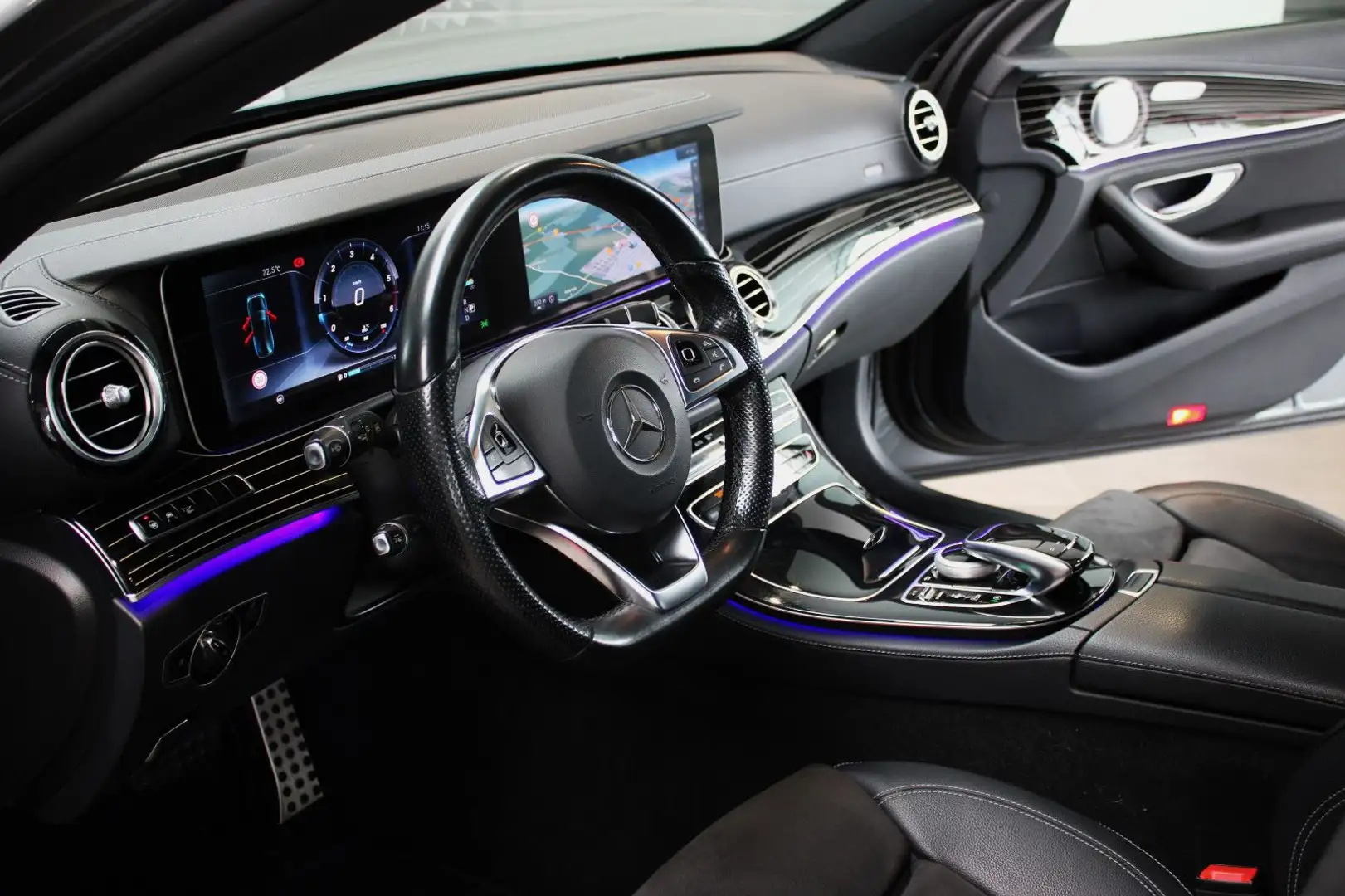 Mercedes-Benz E 350 D T-MODELL AMG-LINE/DESIGNO/NIGHTP./HUD/20" Grau - 2