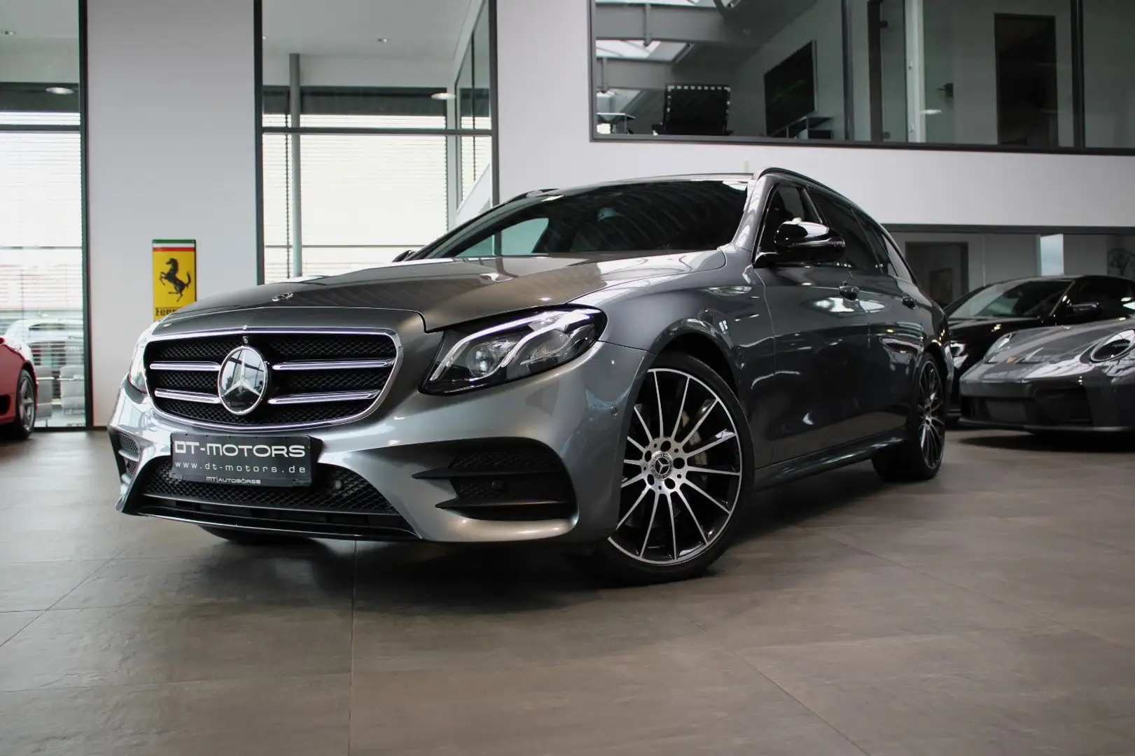Mercedes-Benz E 350 D T-MODELL AMG-LINE/DESIGNO/NIGHTP./HUD/20" Grau - 1