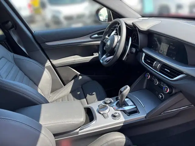 Alfa Romeo Stelvio view 7