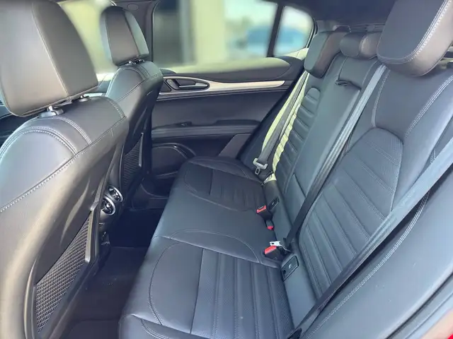 Alfa Romeo Stelvio view 12