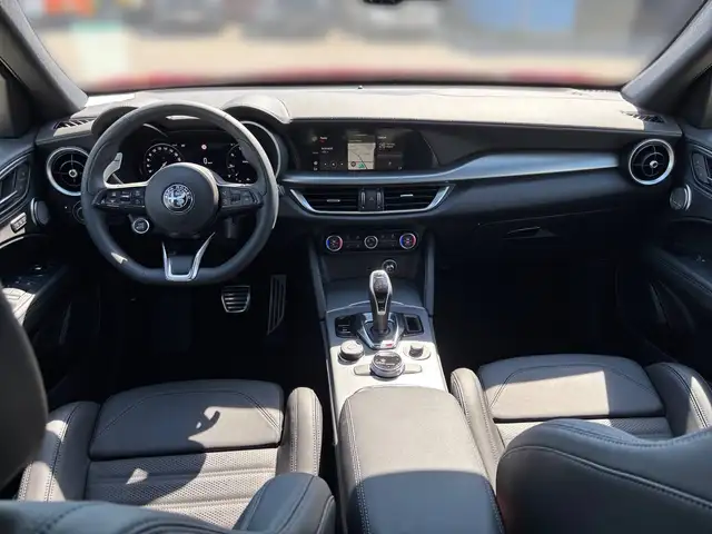 Alfa Romeo Stelvio view 8
