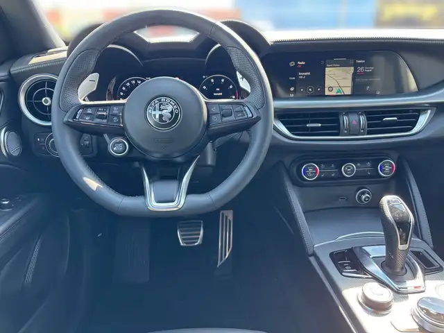 Alfa Romeo Stelvio view 9