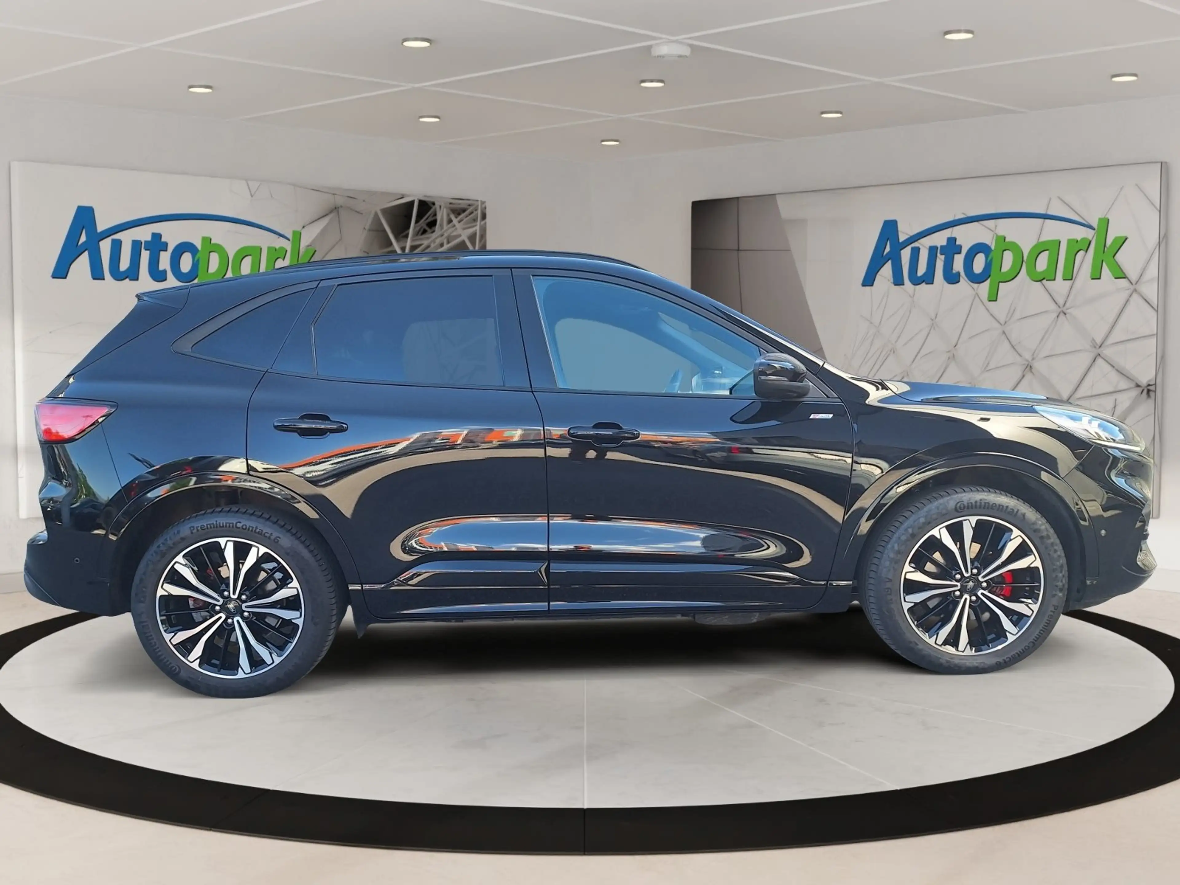 Ford Kuga ST-Line X Plug-In Hybrid — photo 5