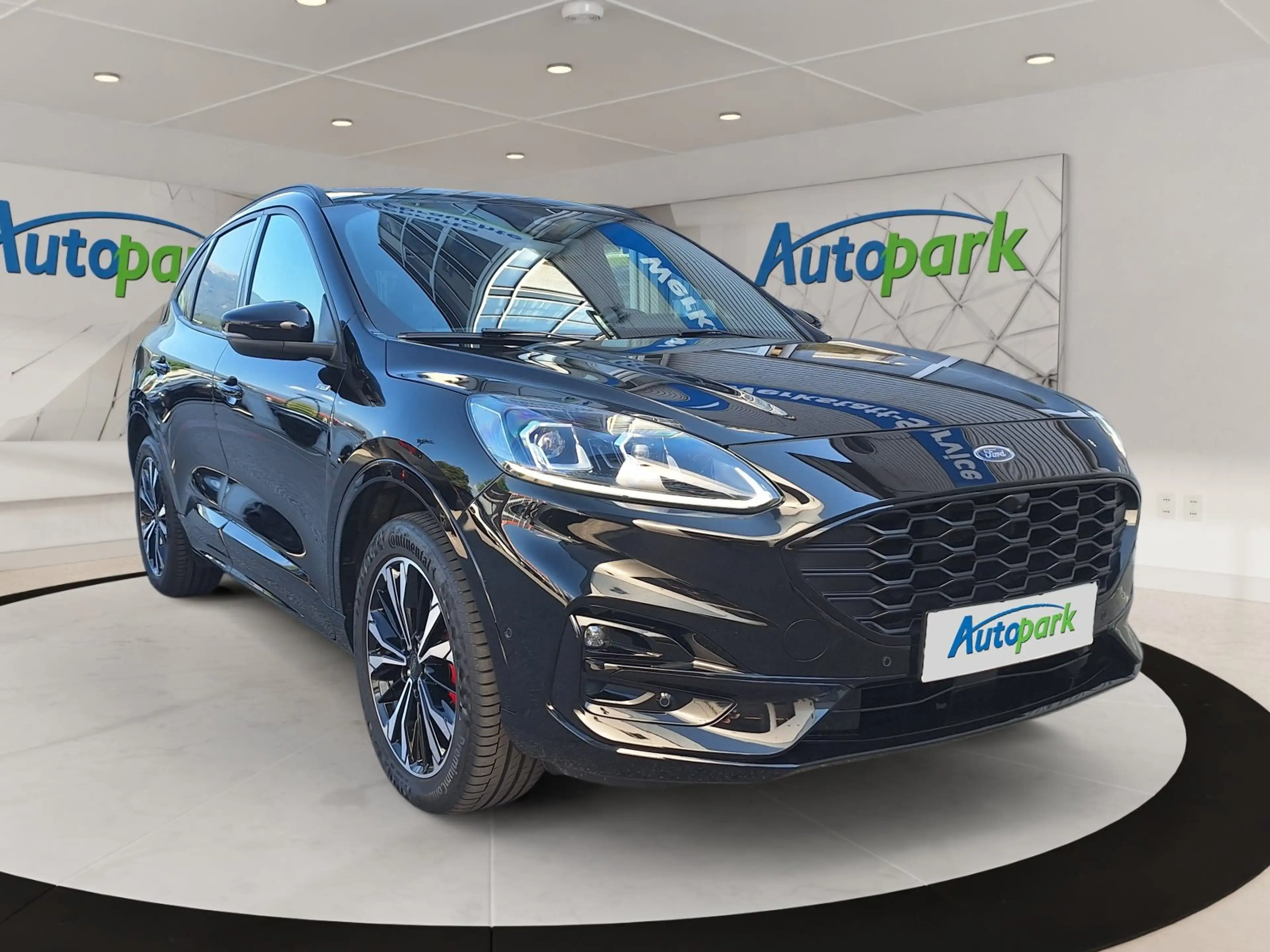 Ford Kuga ST-Line X Plug-In Hybrid — photo 3